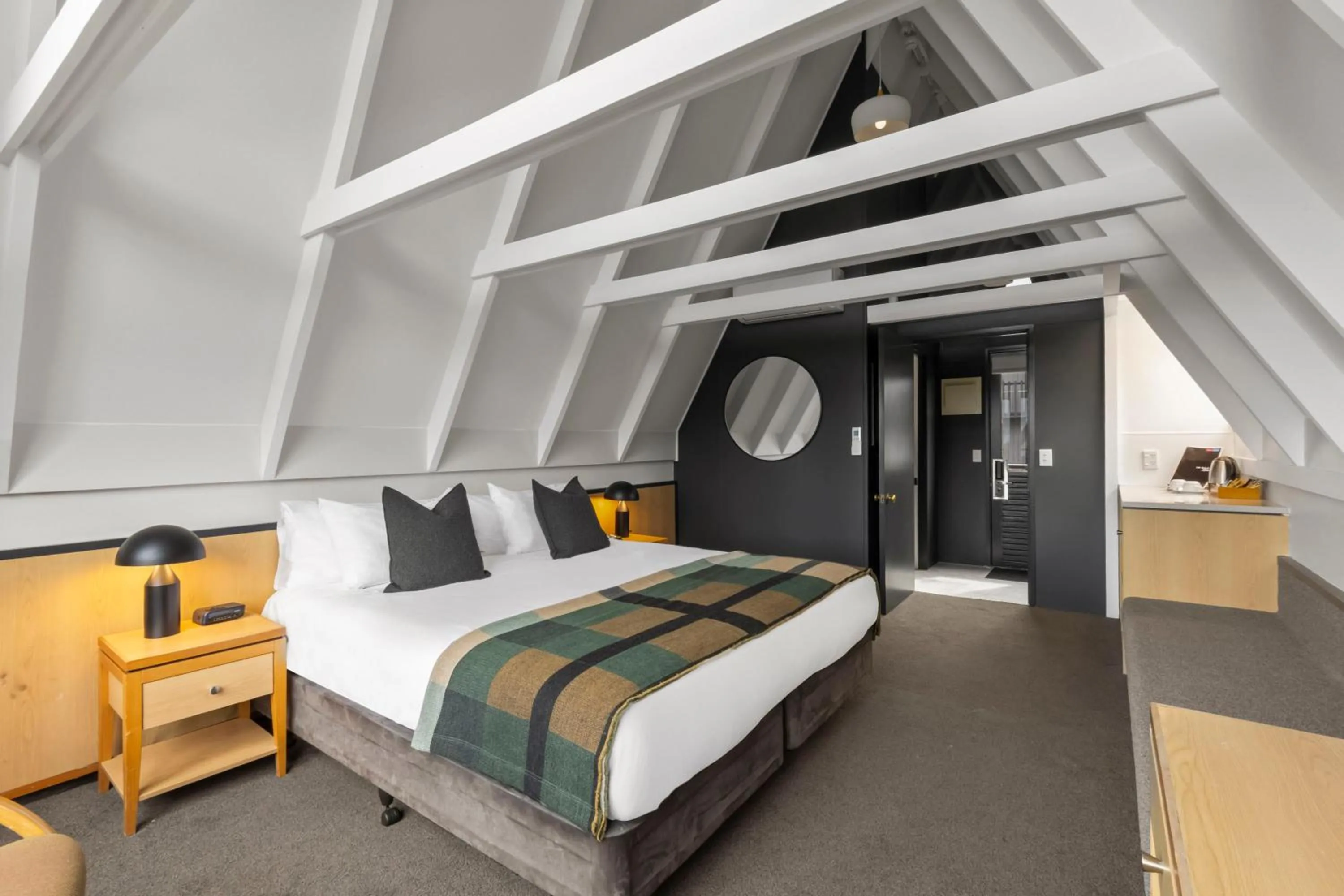 Photo of the whole room, Bed in Heartland Hotel Queenstown