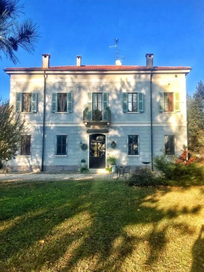 Property building in Villa Manto