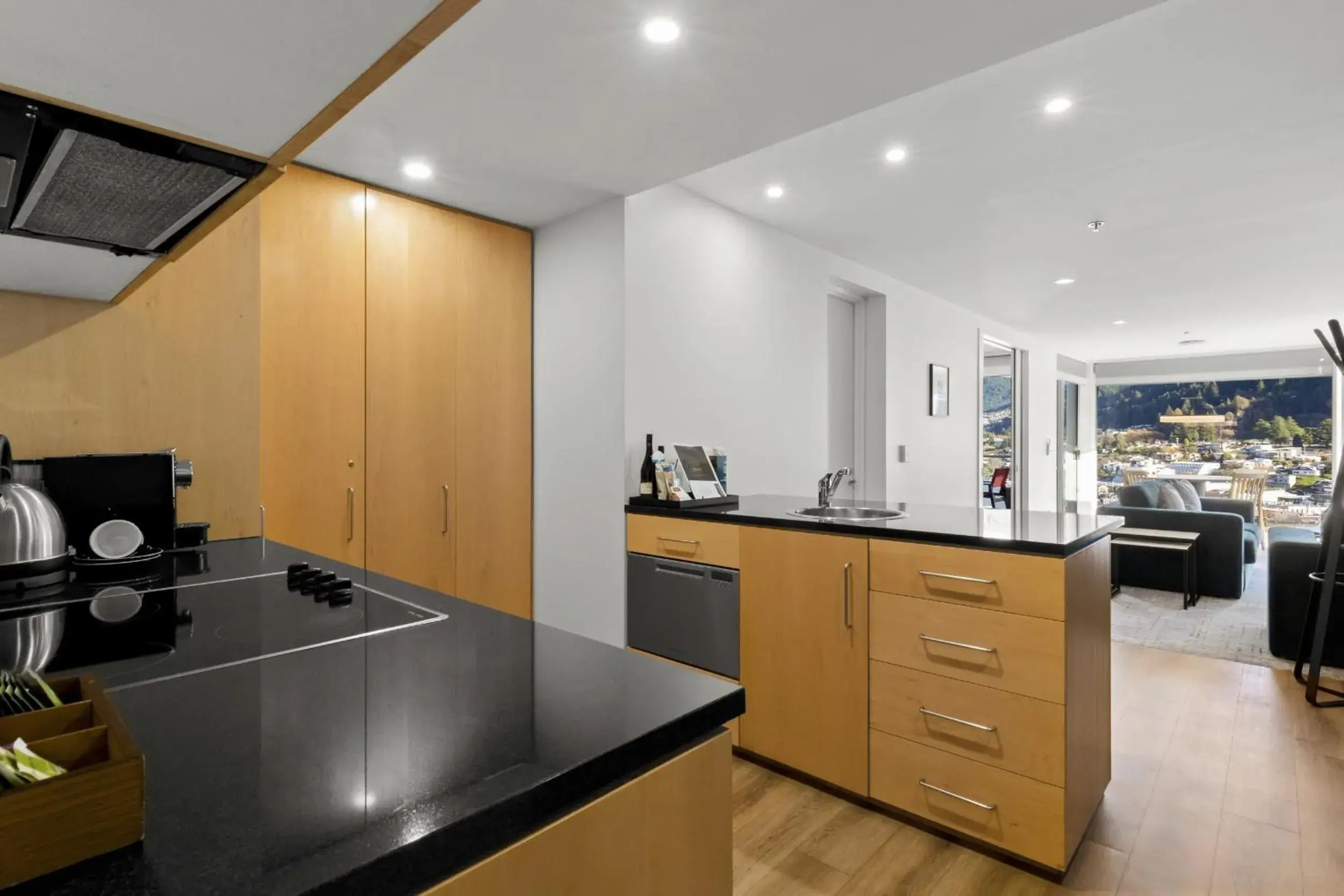 One-Bedroom Apartment – Lake View in Scenic Suites Queenstown One-Bedroom Apartment – Lake View in Scenic Suites Queenstown