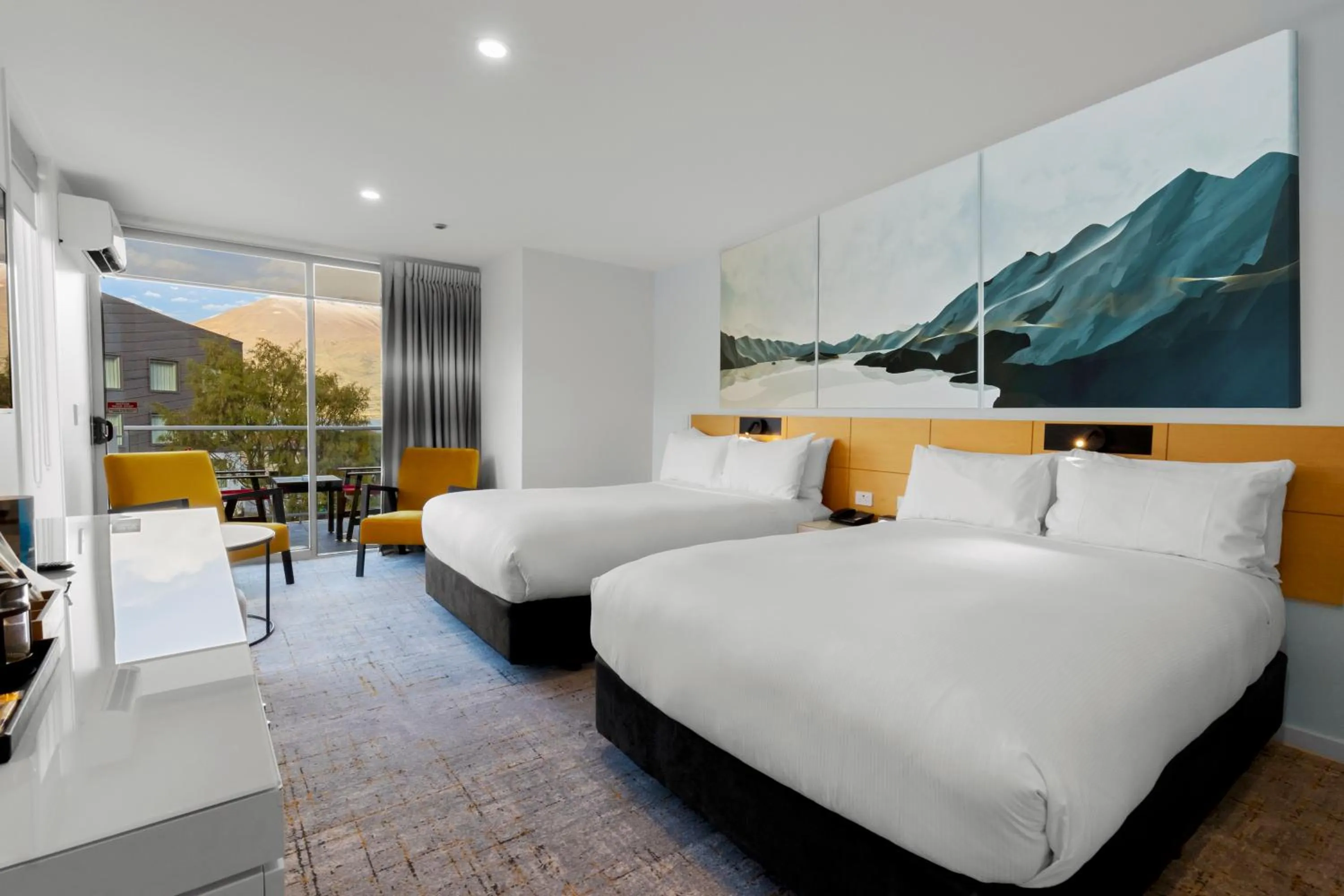 Patio, Bed in Scenic Suites Queenstown