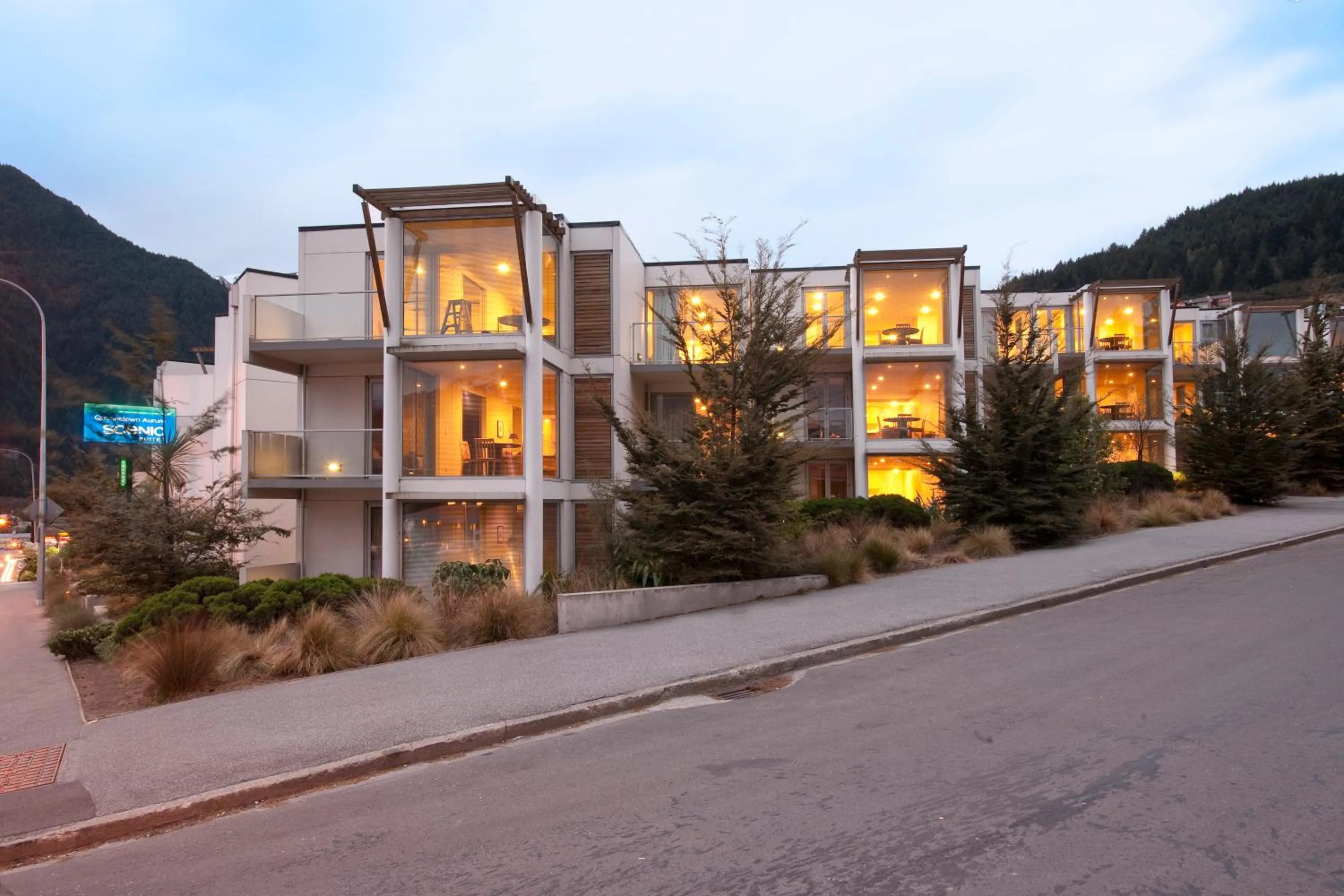 Facade/entrance in Scenic Suites Queenstown