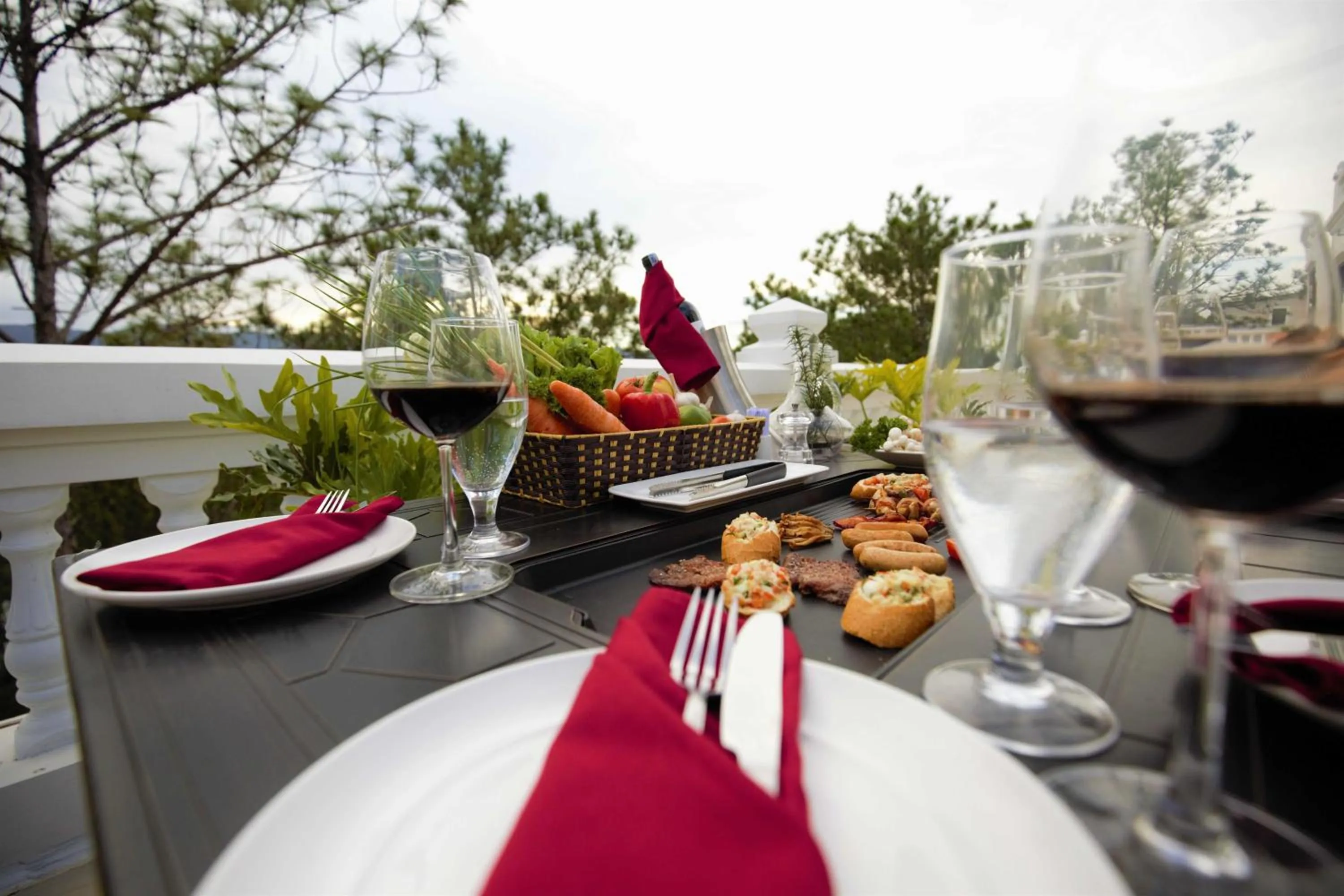 Restaurant/places to eat in CEREJA Hotel & Resort Dalat