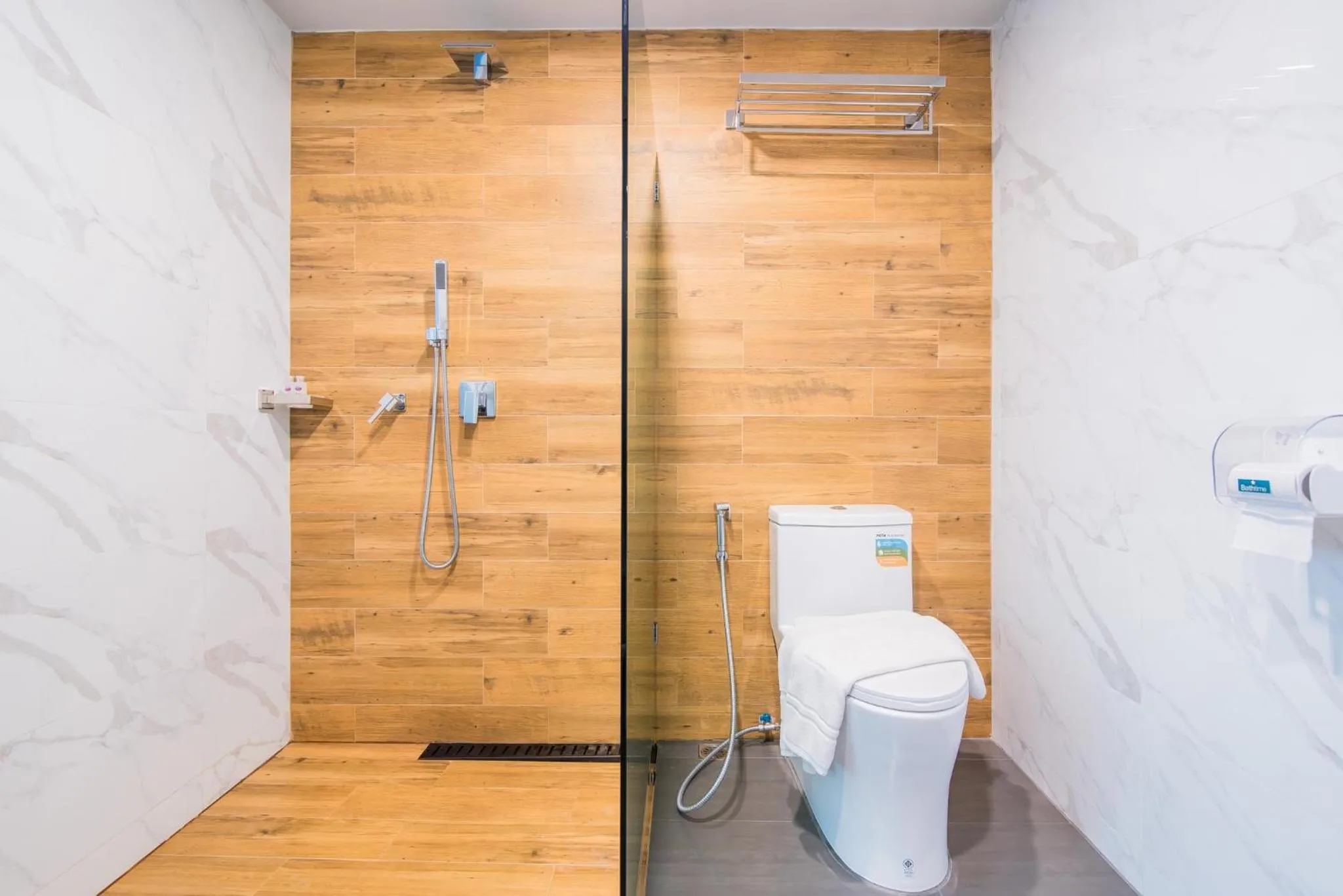 Shower in Anchan Hotel & Spa