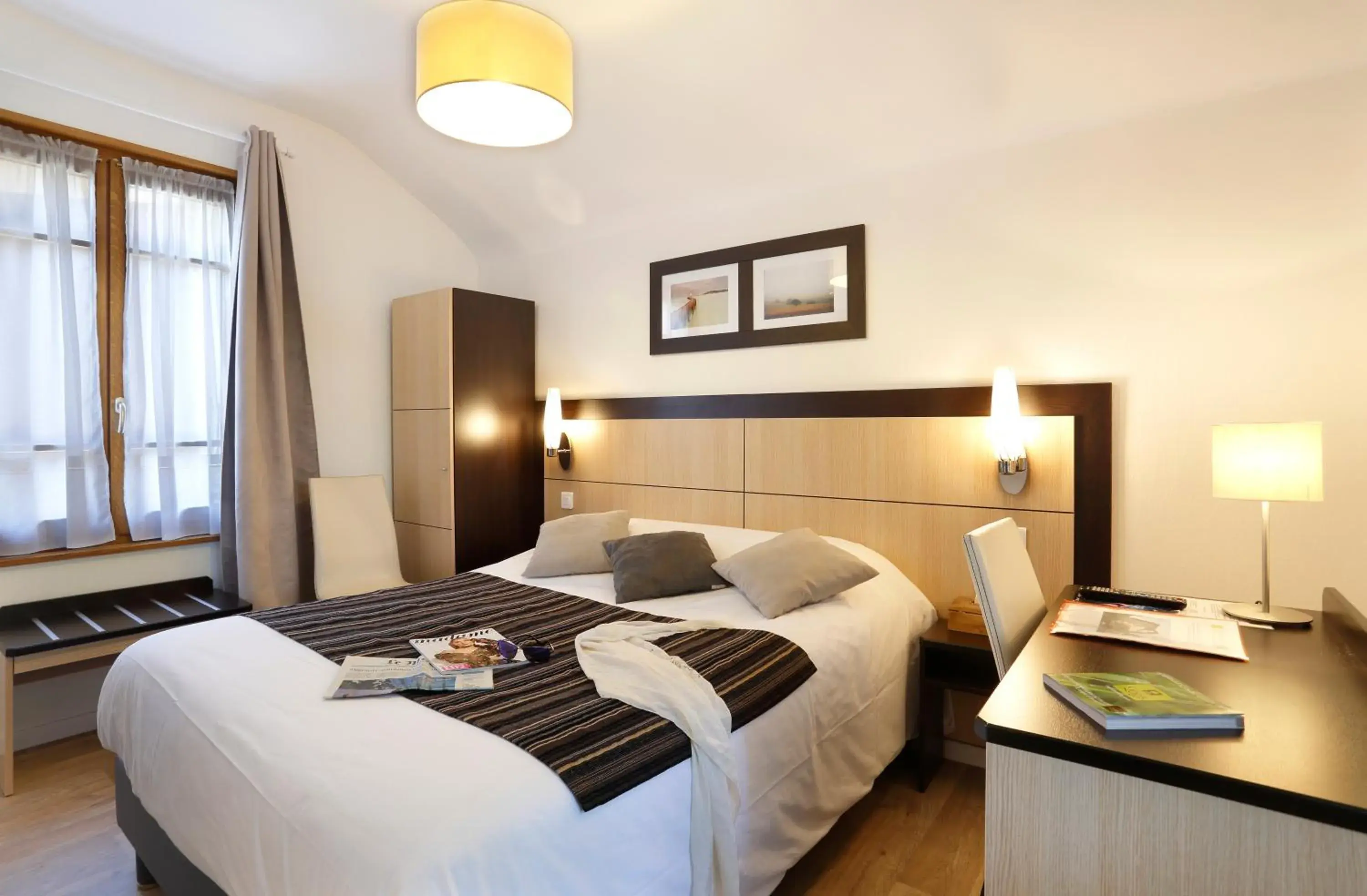 Double Room - single occupancy in HOTEL LES MARRONNIERS Double Room - single occupancy in HOTEL LES MARRONNIERS