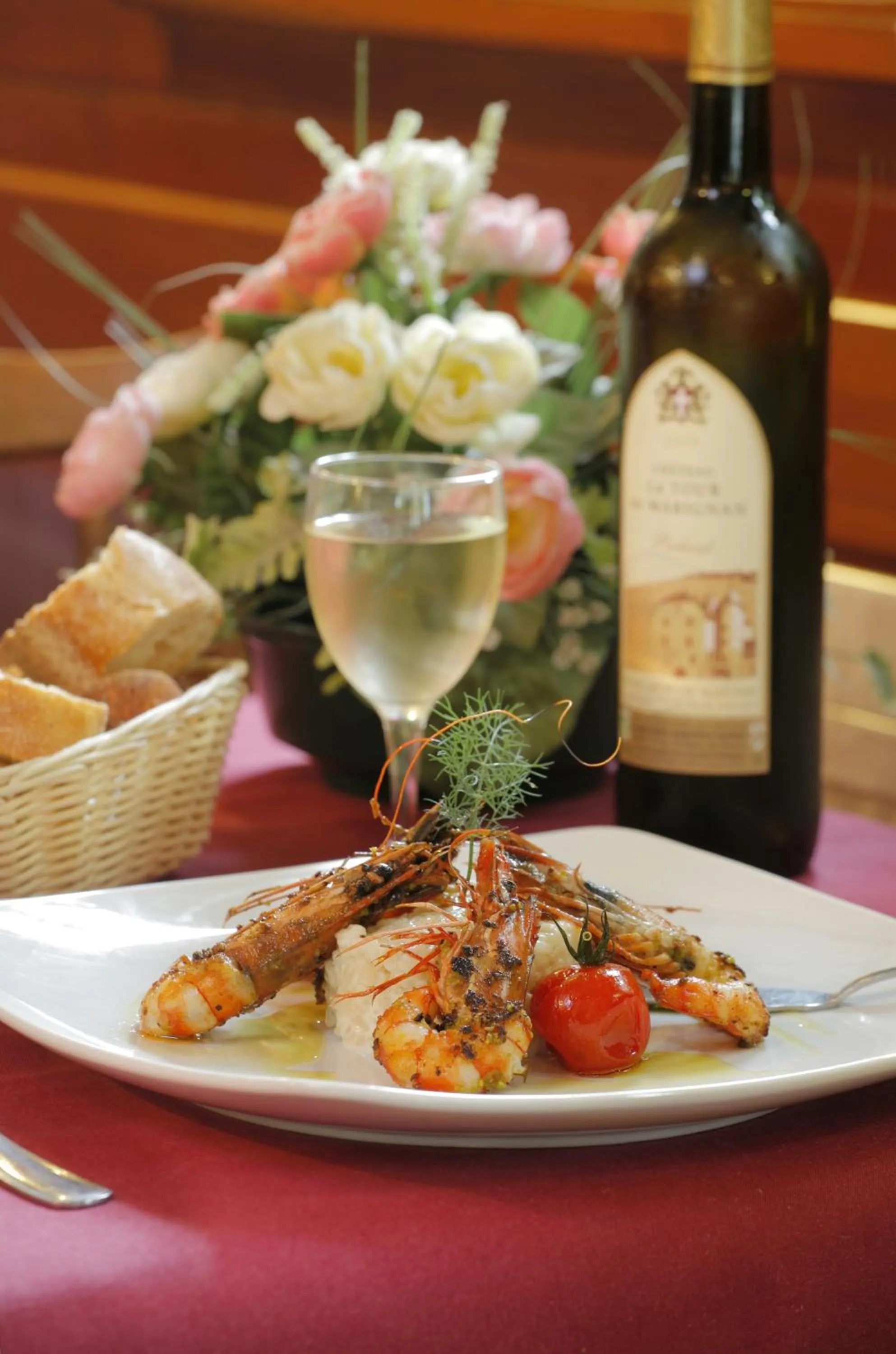 Food and drinks in HOTEL LES MARRONNIERS