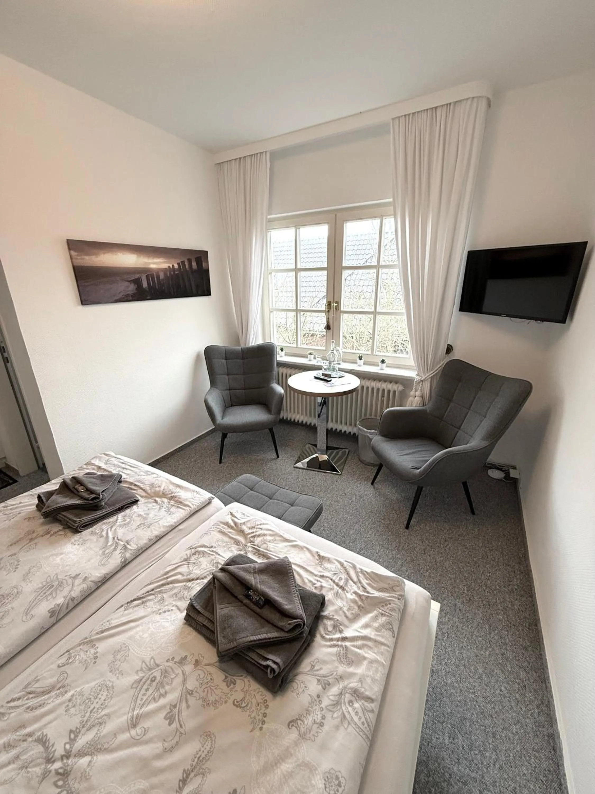 Photo of the whole room, Bed in Hotel garni Seeluft Büsum