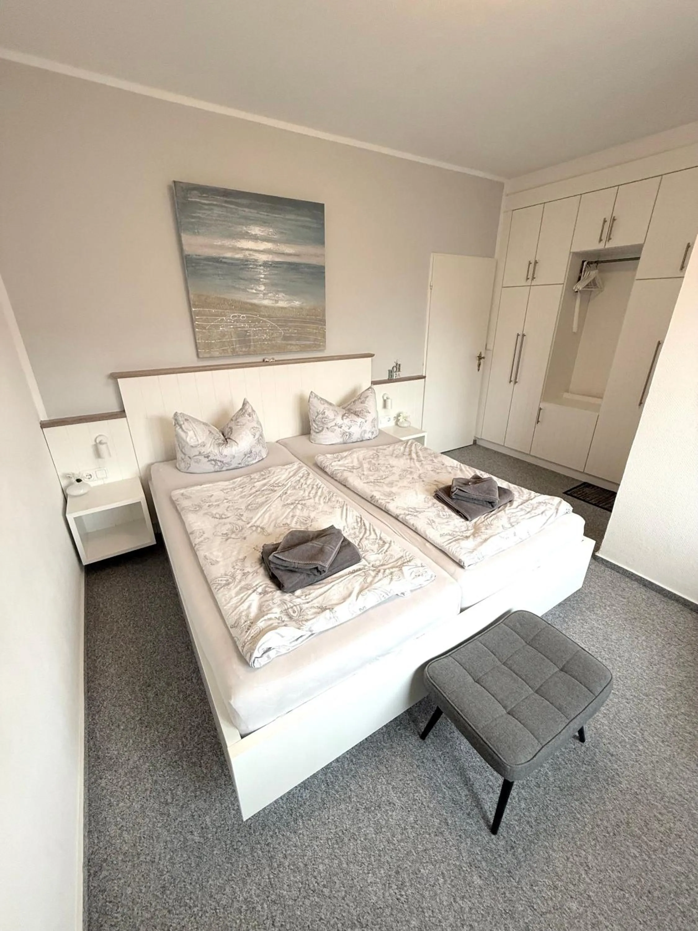 Photo of the whole room, Bed in Hotel garni Seeluft Büsum