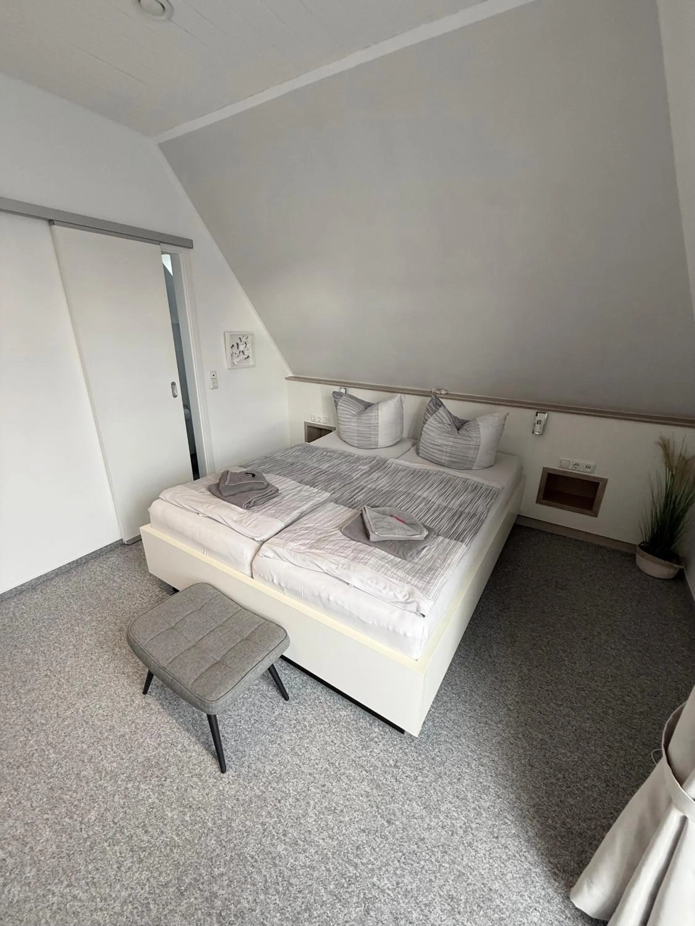 Photo of the whole room, Bed in Hotel garni Seeluft Büsum