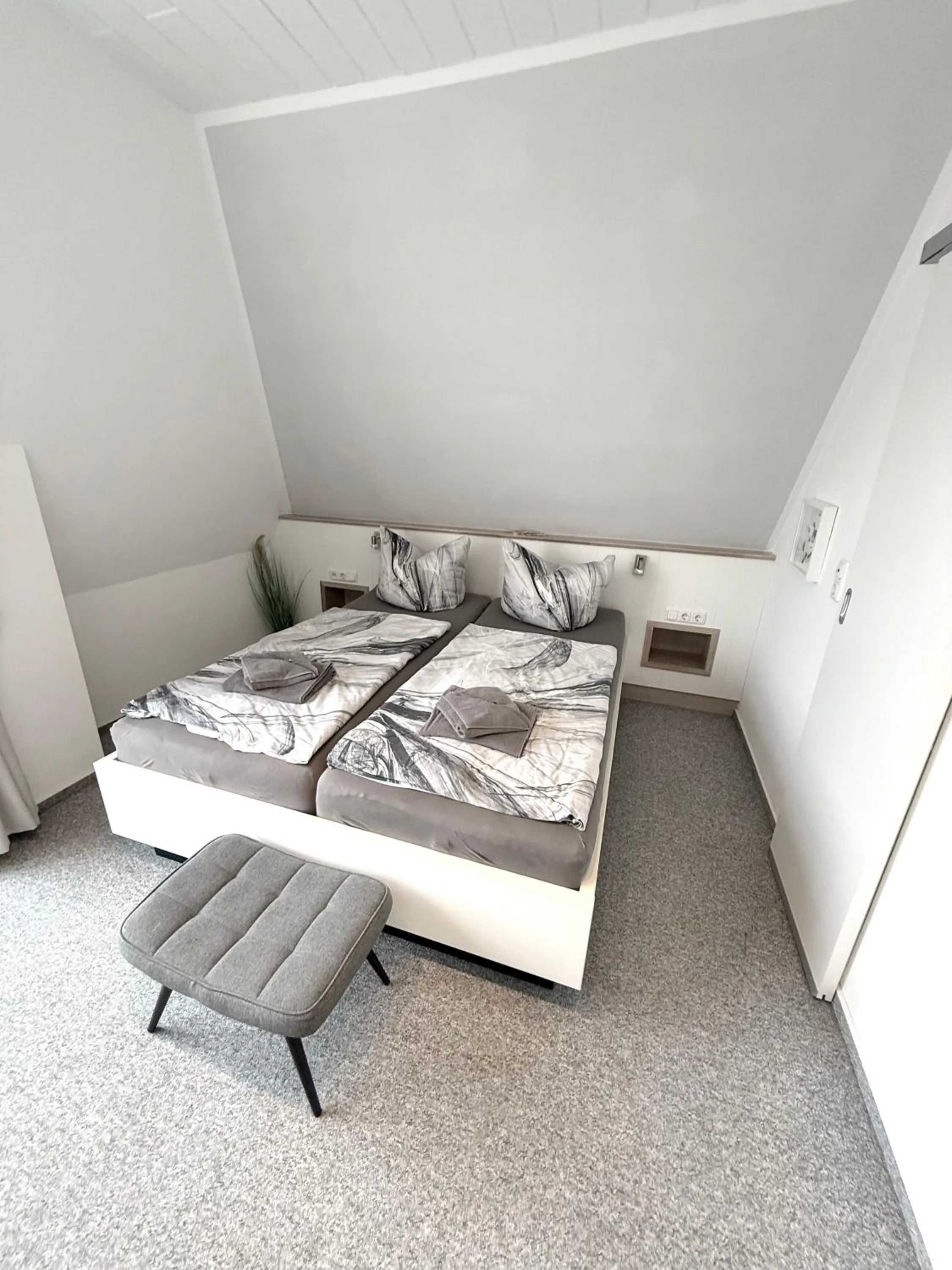 Photo of the whole room, Bed in Hotel garni Seeluft Büsum