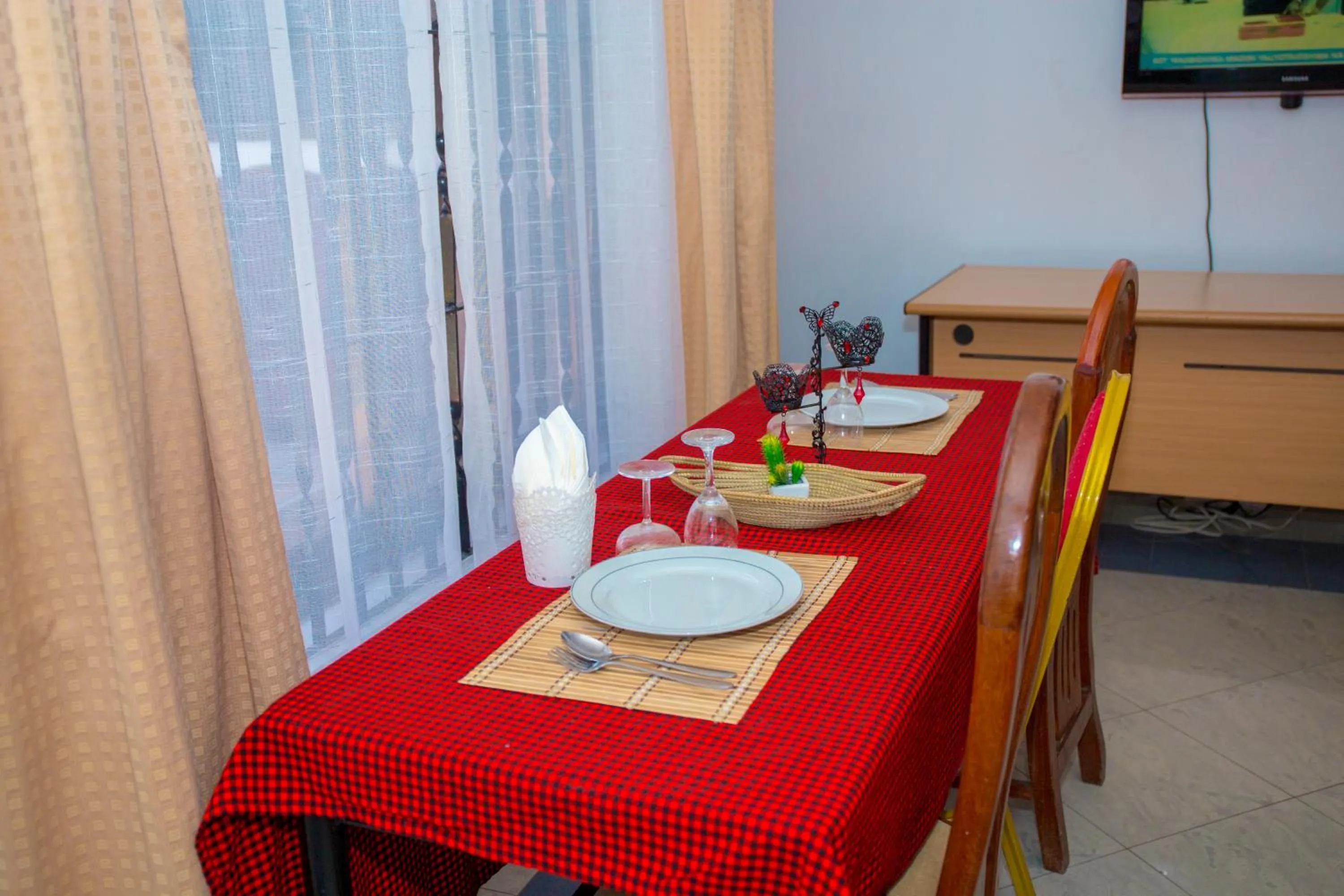 Restaurant/places to eat in Mikocheni Condo Hotel & Apartments