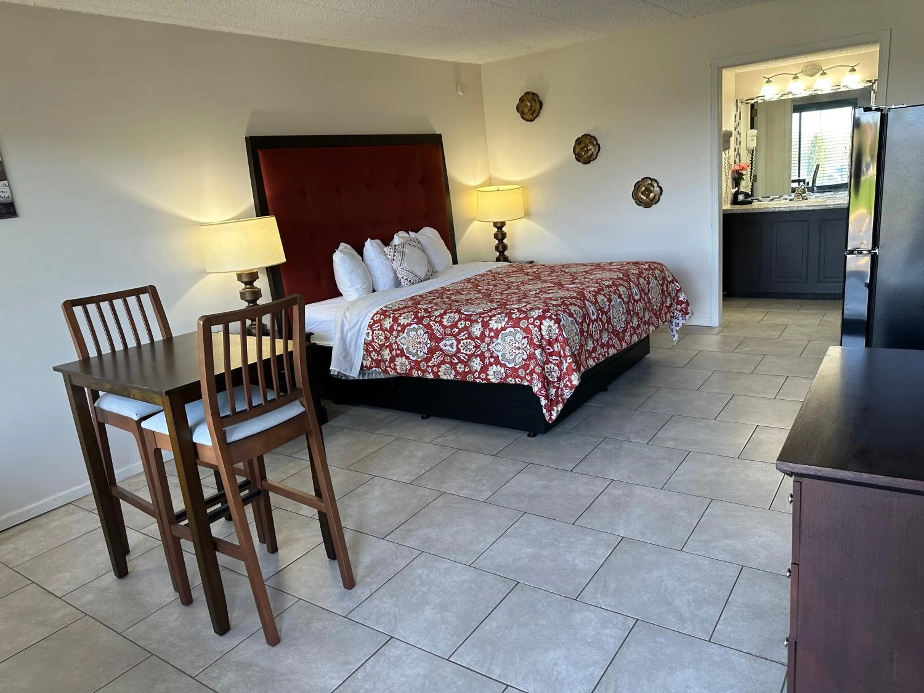 Bedroom, Bed in Geneva Wells Inn