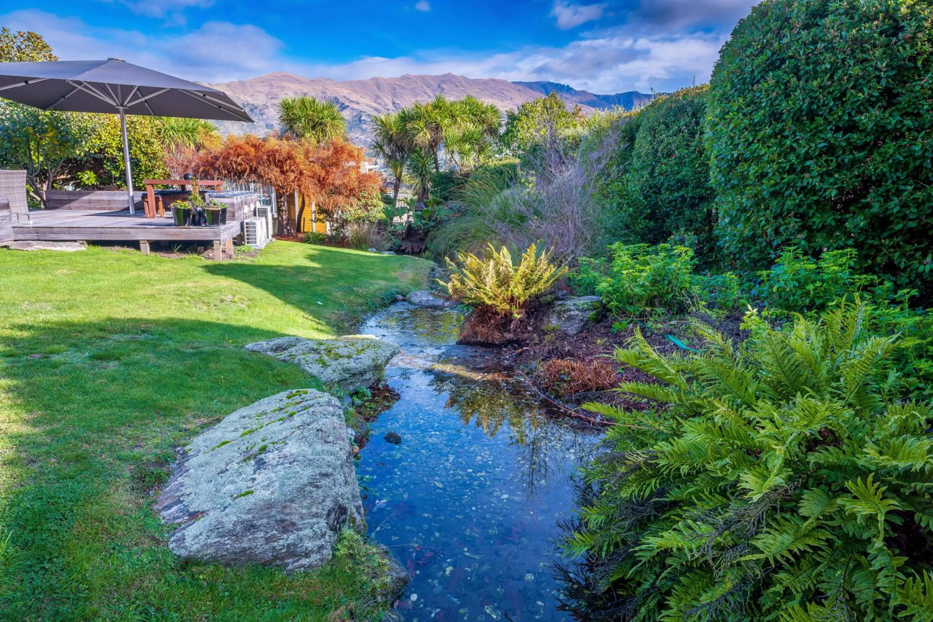 Garden in Wanaka Springs Lodge
