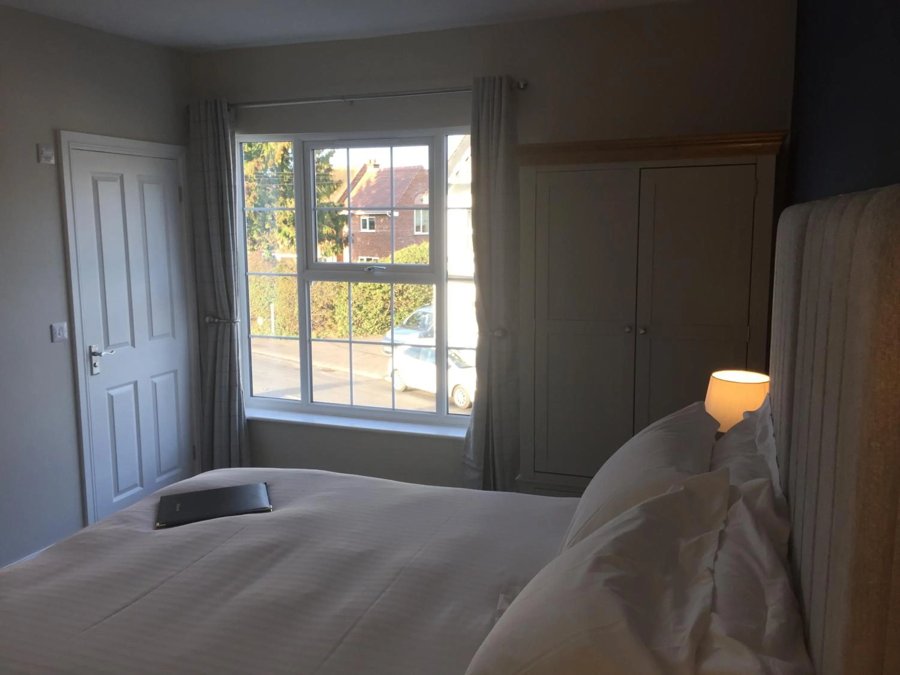 Bedroom, Bed in The Bell Inn