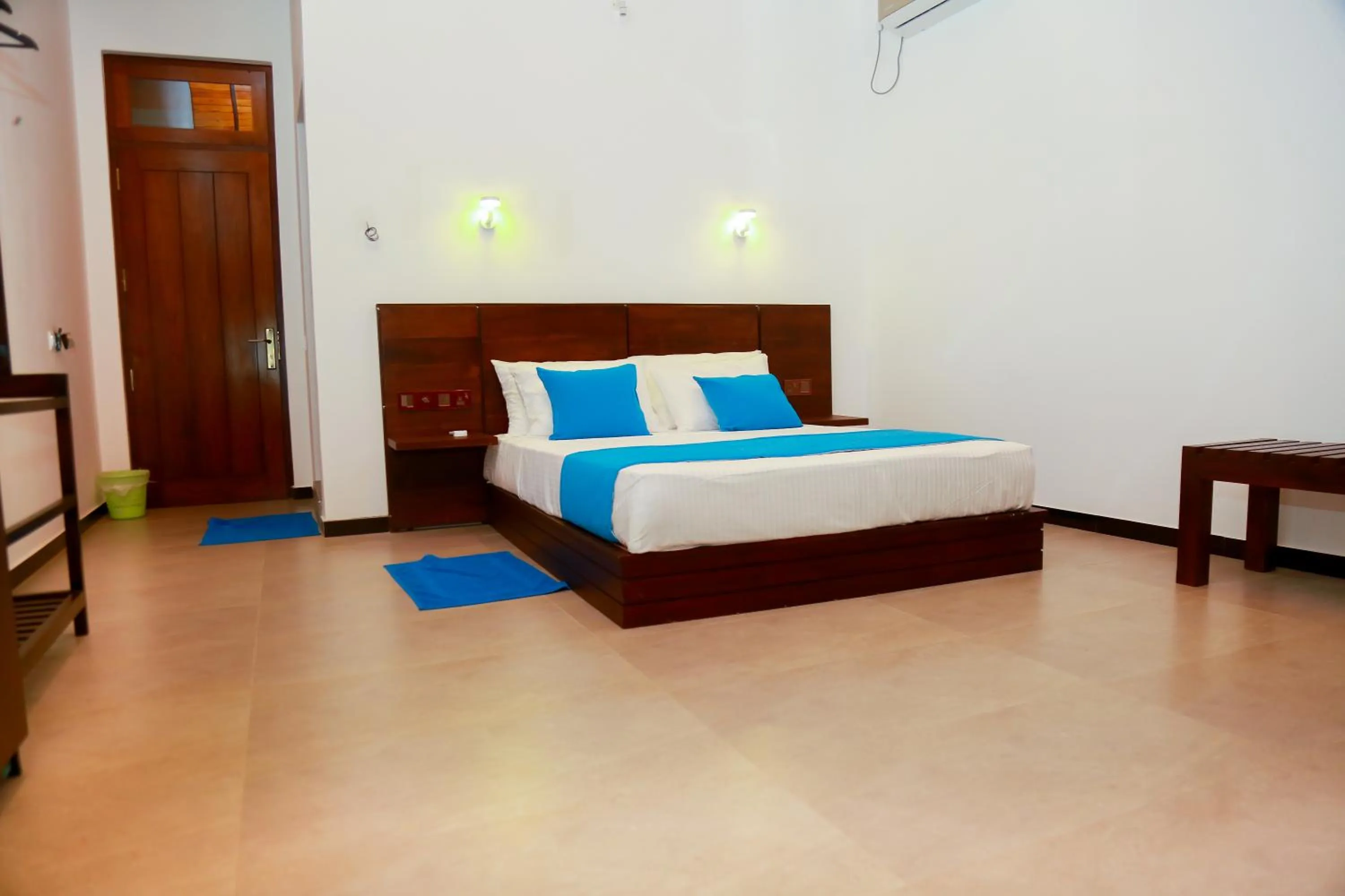 Bed in Seafood Restaurant and Motel