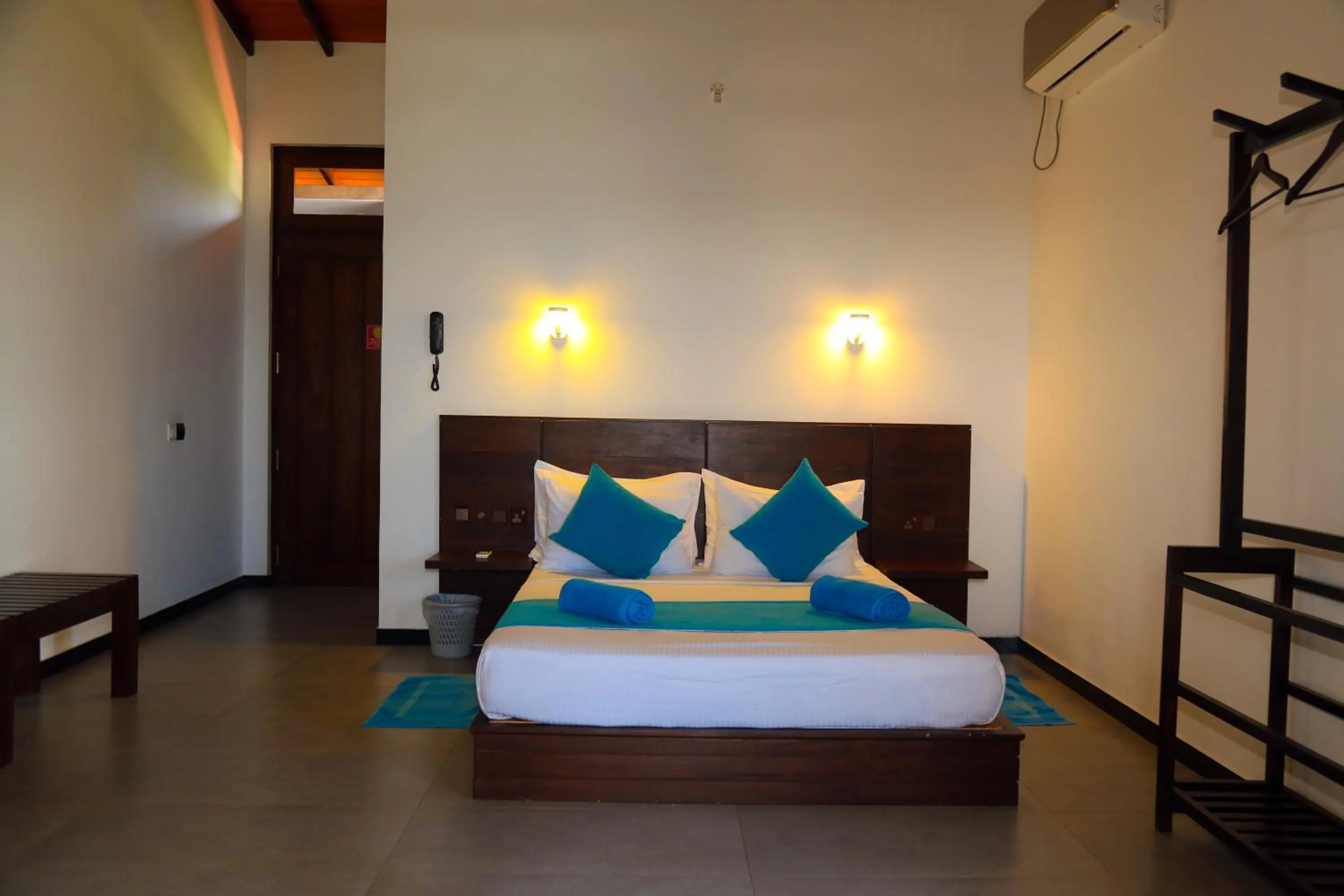 Bedroom, Bed in Seafood Restaurant and Motel