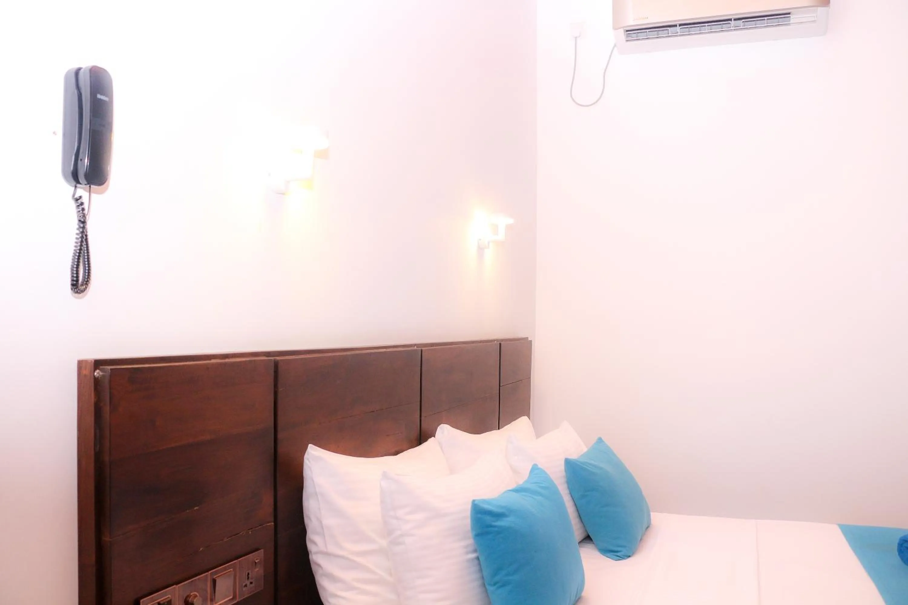 Bed in Seafood Restaurant and Motel