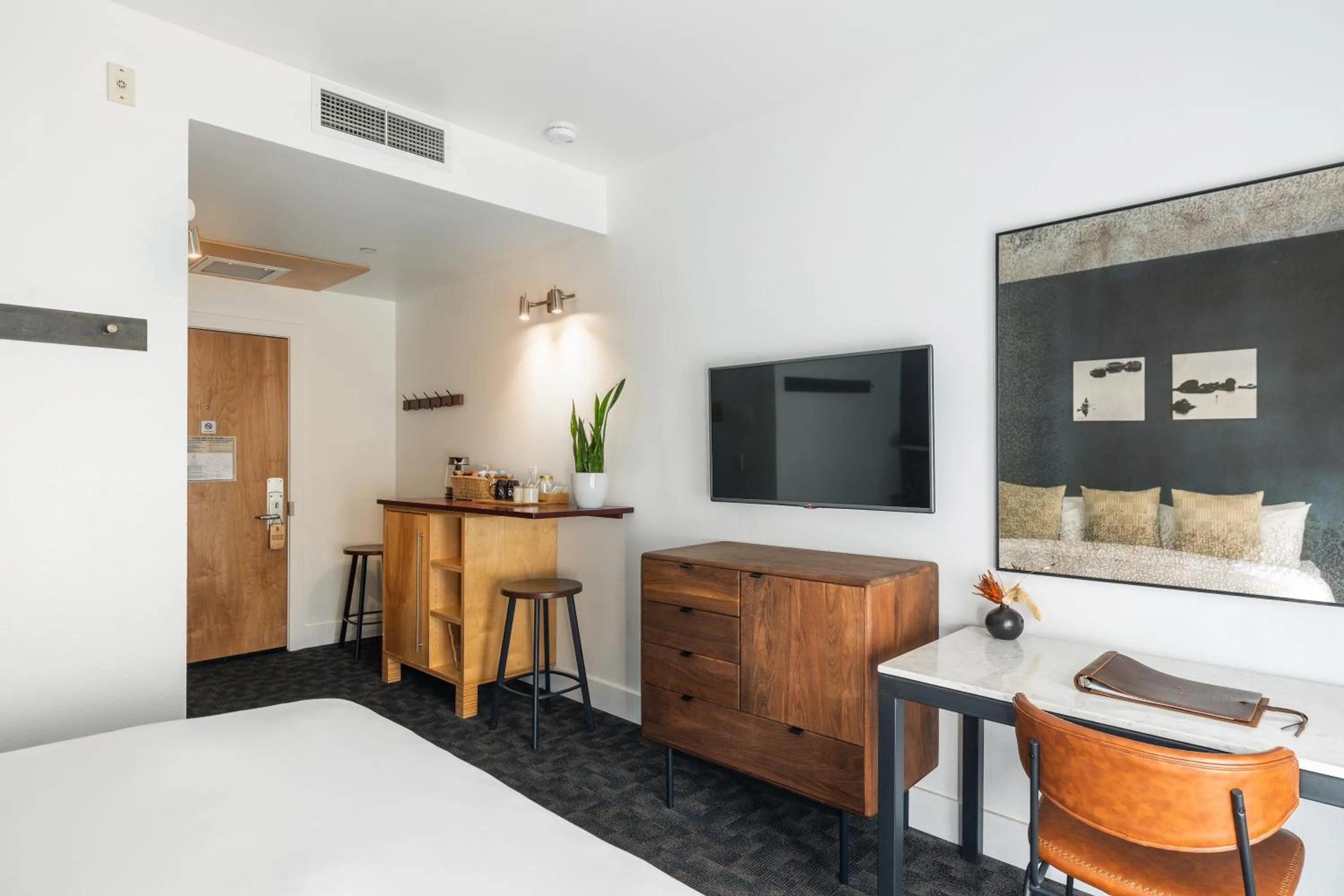 Bedroom, Bed in Gravity Haus Truckee-Tahoe