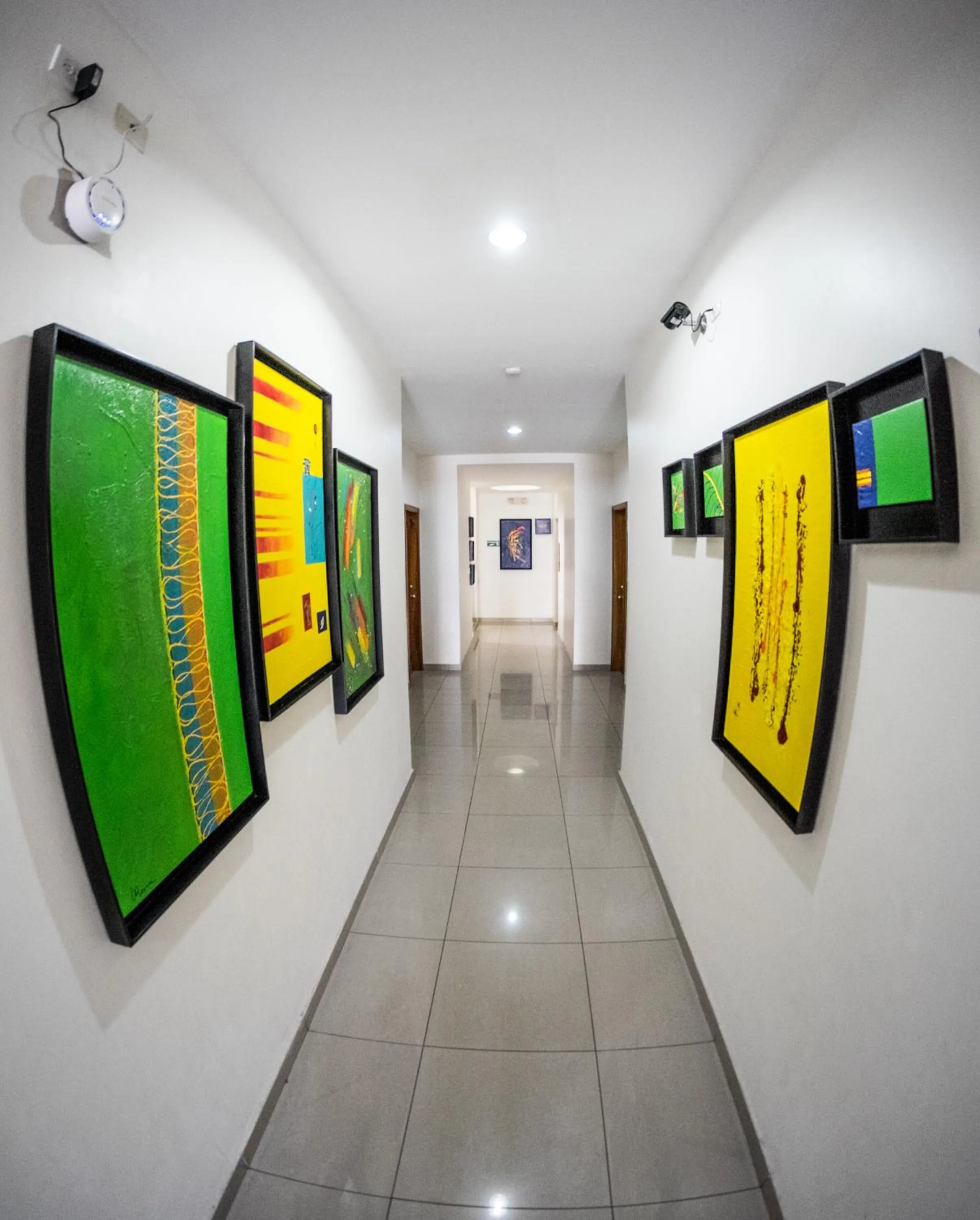 Photo of the whole room in Hotel Galerias HN