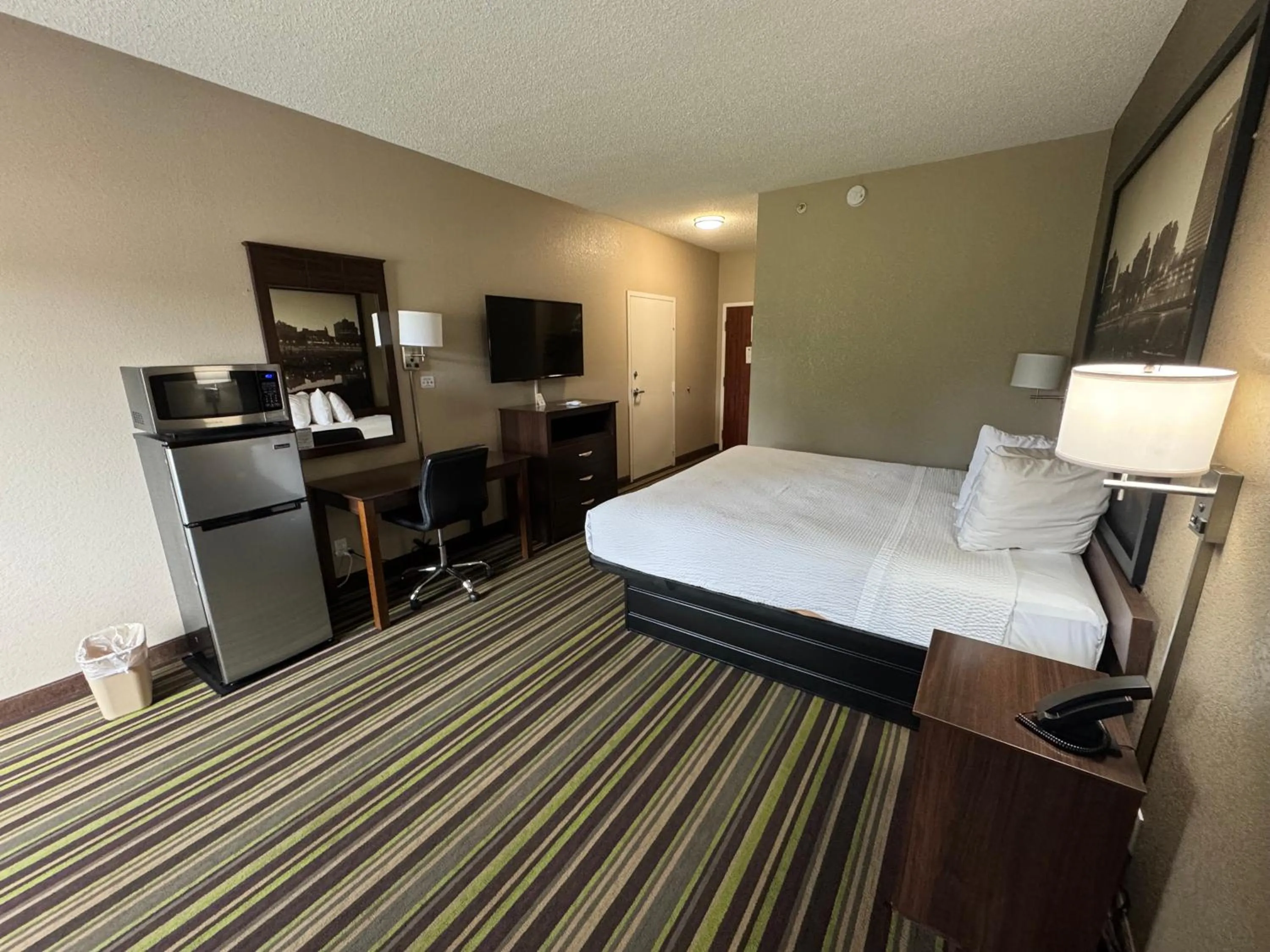 Bed in Super 8 by Wyndham Hernando