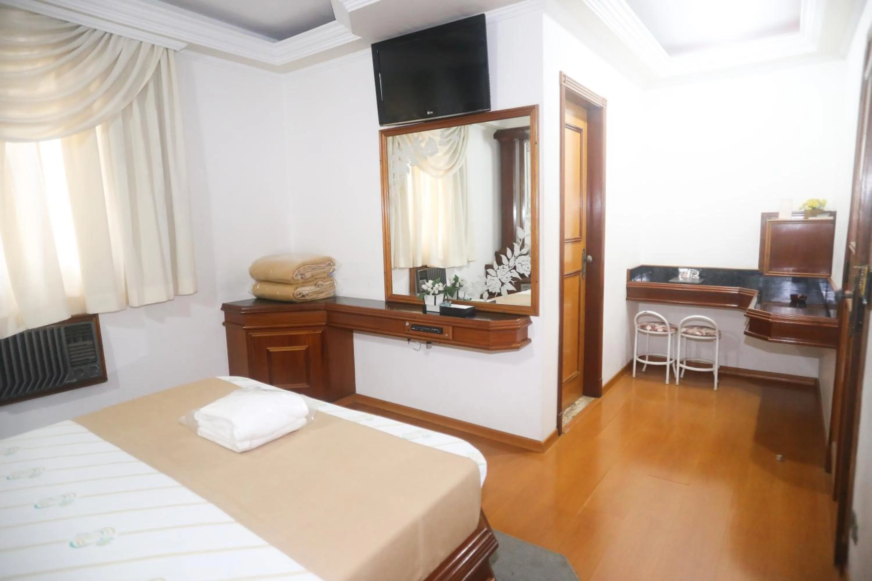 Photo of the whole room, Bed in Maison Florense Hotel