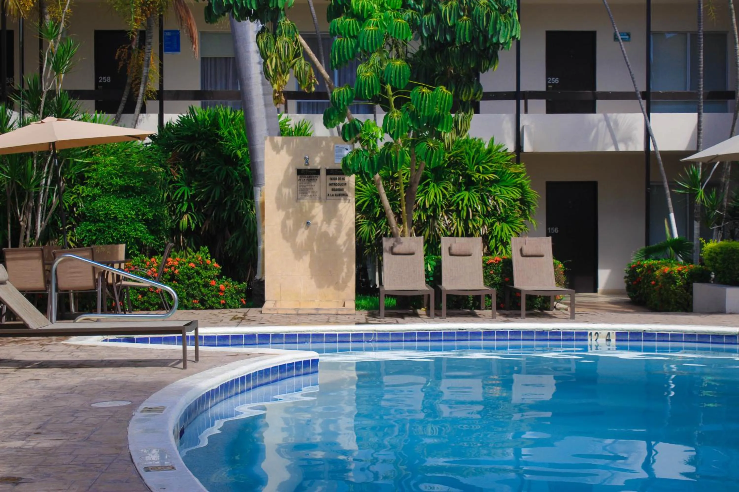 Swimming pool in El Dorado