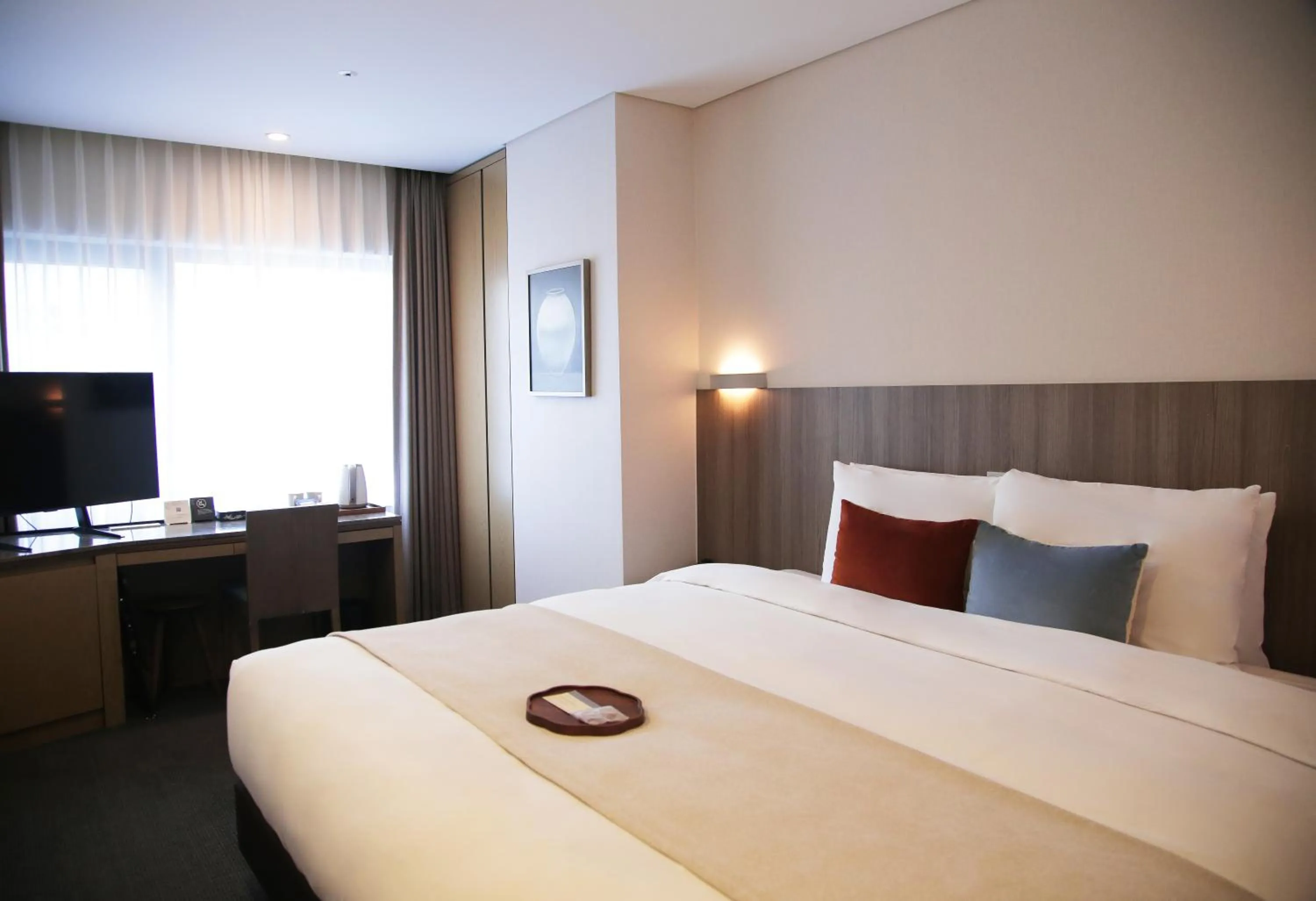 Photo of the whole room, Bed in Amid Hotel Seoul