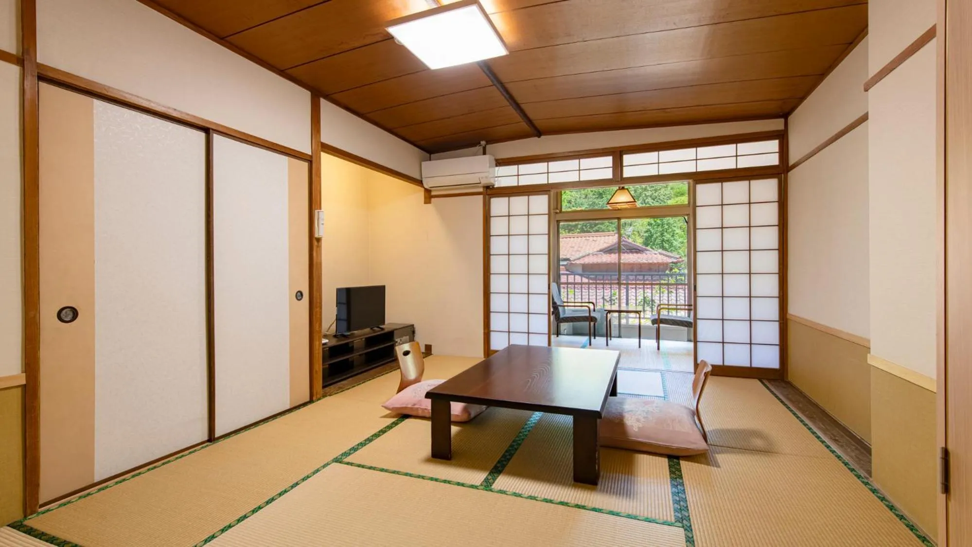 Photo of the whole room in Unzen Iwaki Ryokan