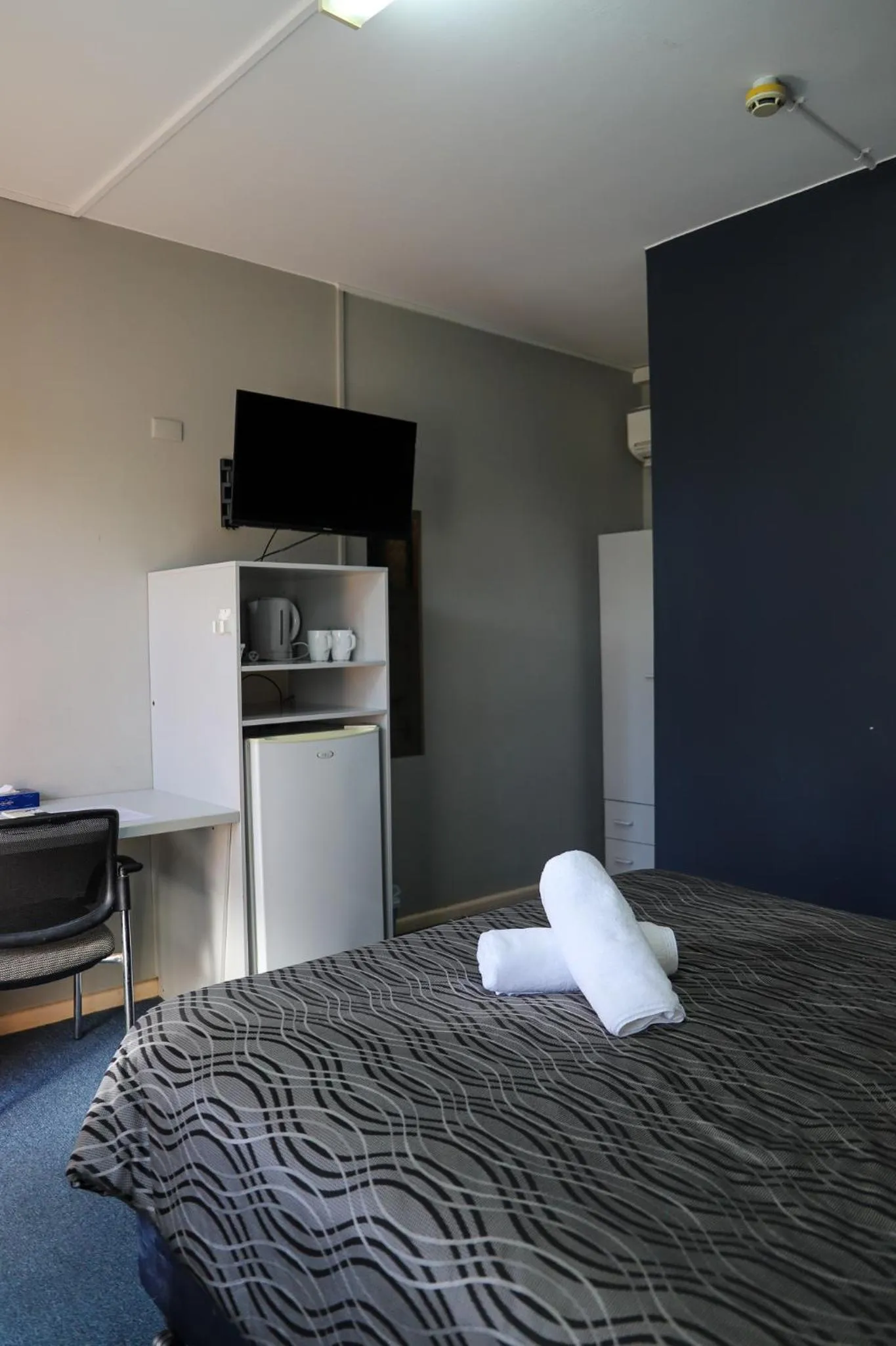 Bed in The Palms Motel- Formerly Flinders Motel