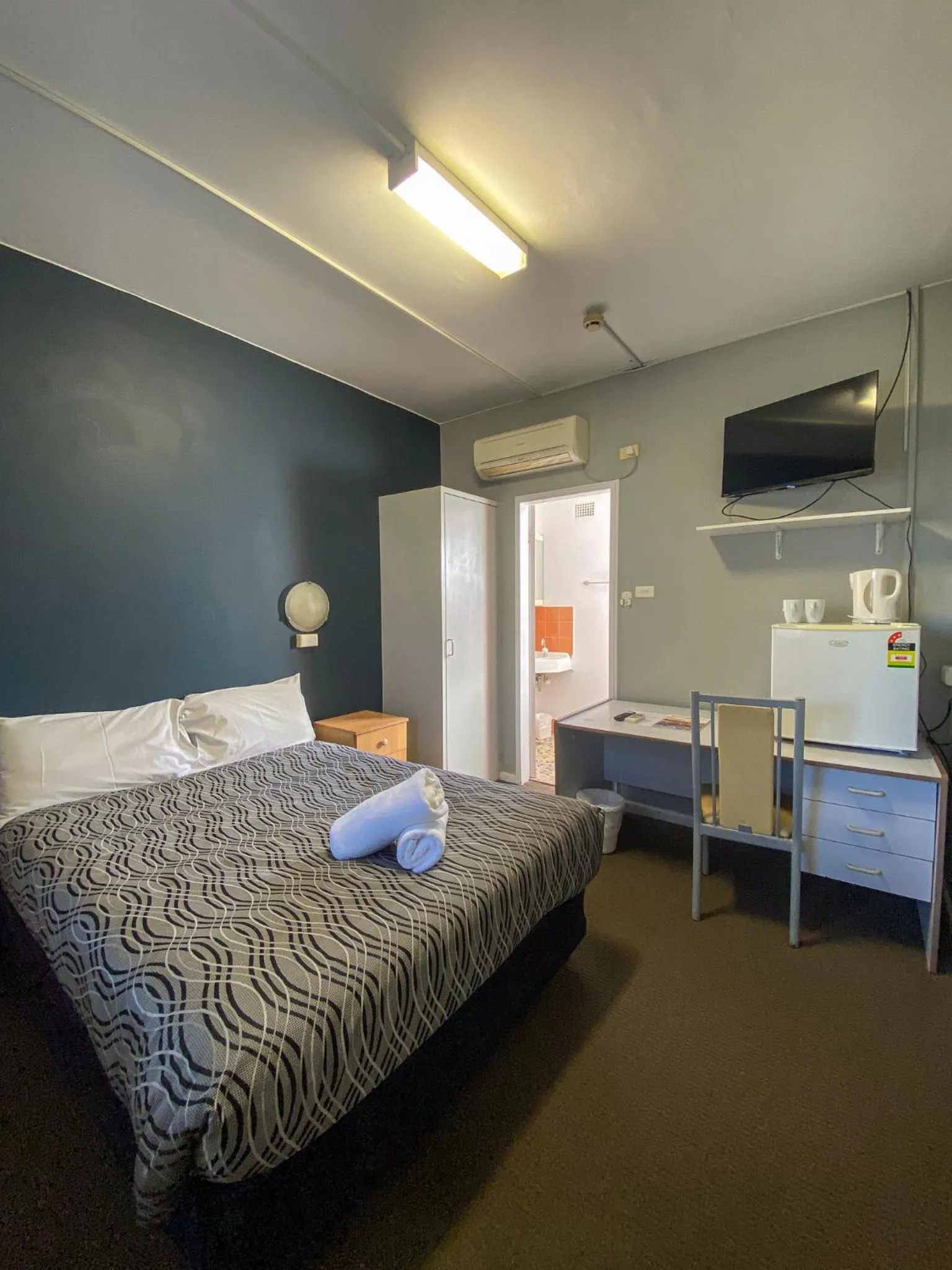 Bed in The Palms Motel- Formerly Flinders Motel