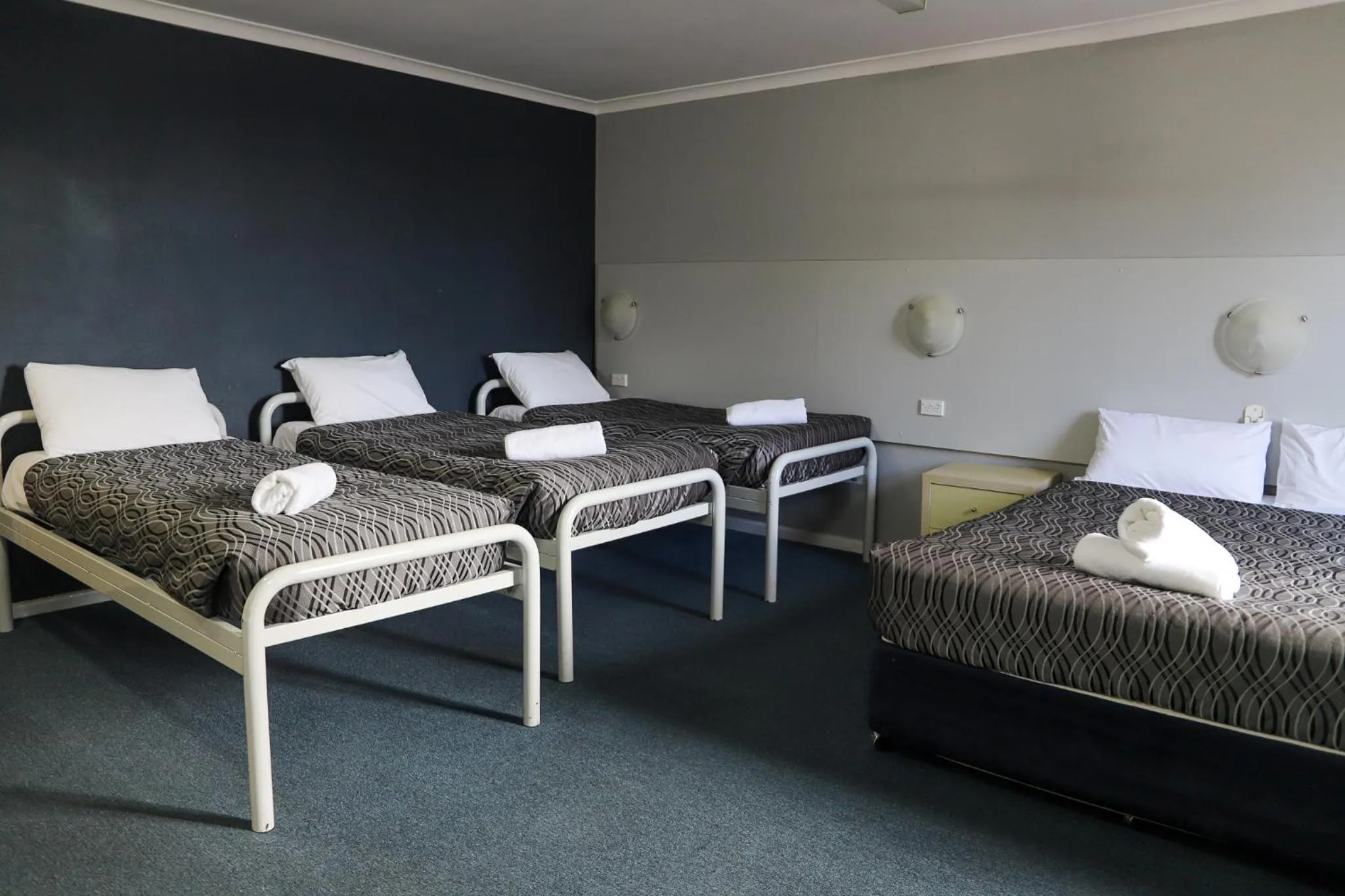 Bed in The Palms Motel- Formerly Flinders Motel