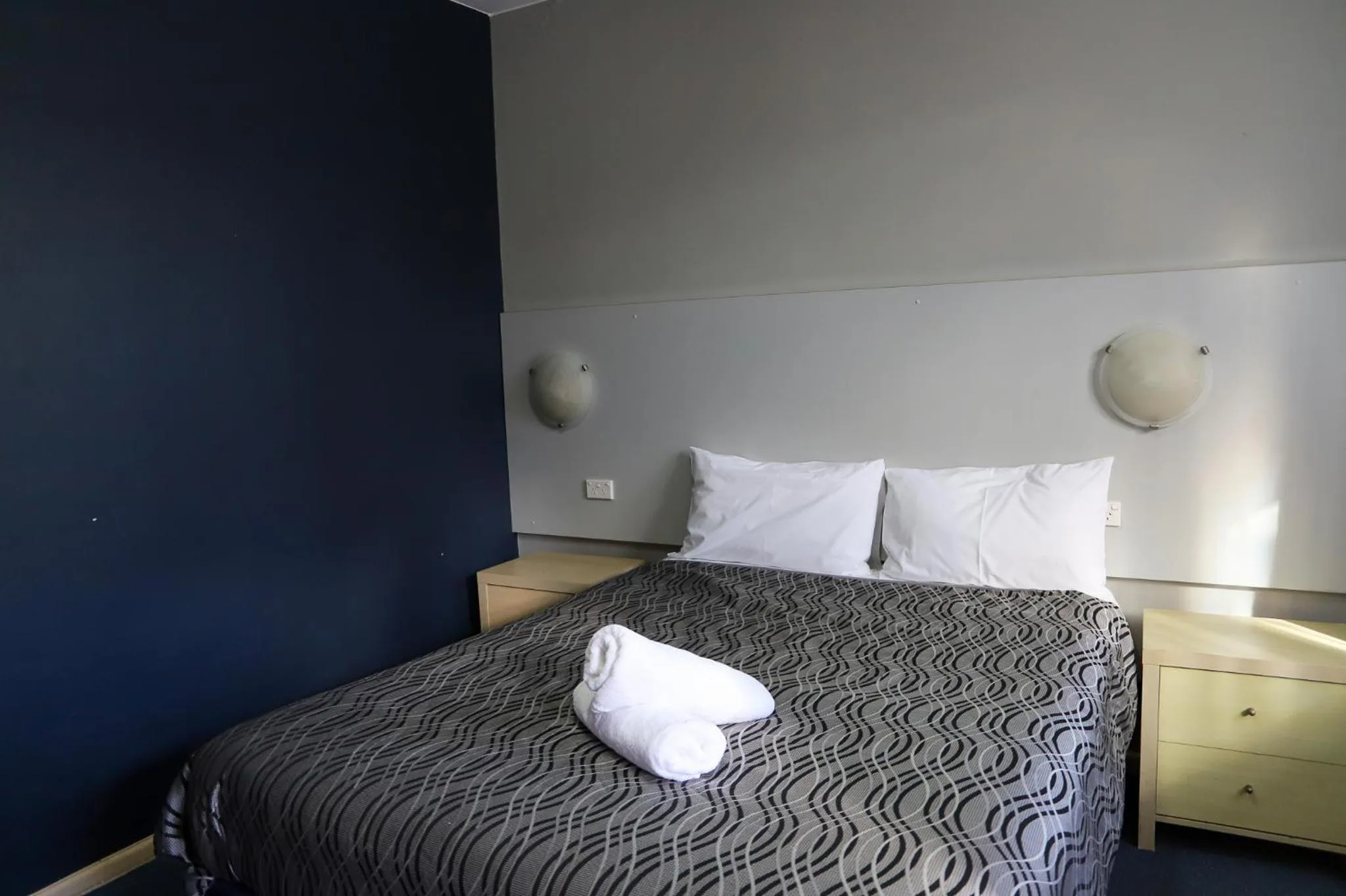 Bed in The Palms Motel- Formerly Flinders Motel