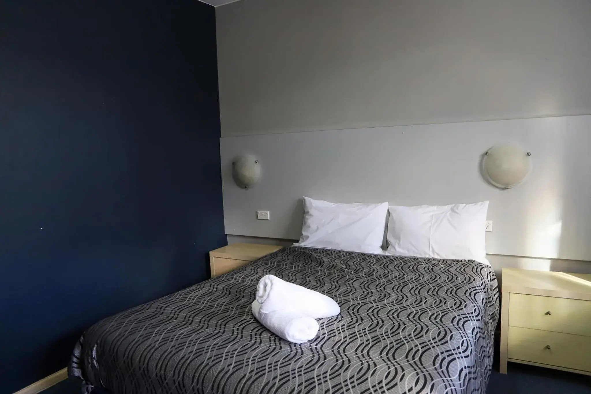 Standard Queen Room in The Palms Motel- Formerly Flinders Motel Standard Queen Room in The Palms Motel- Formerly Flinders Motel