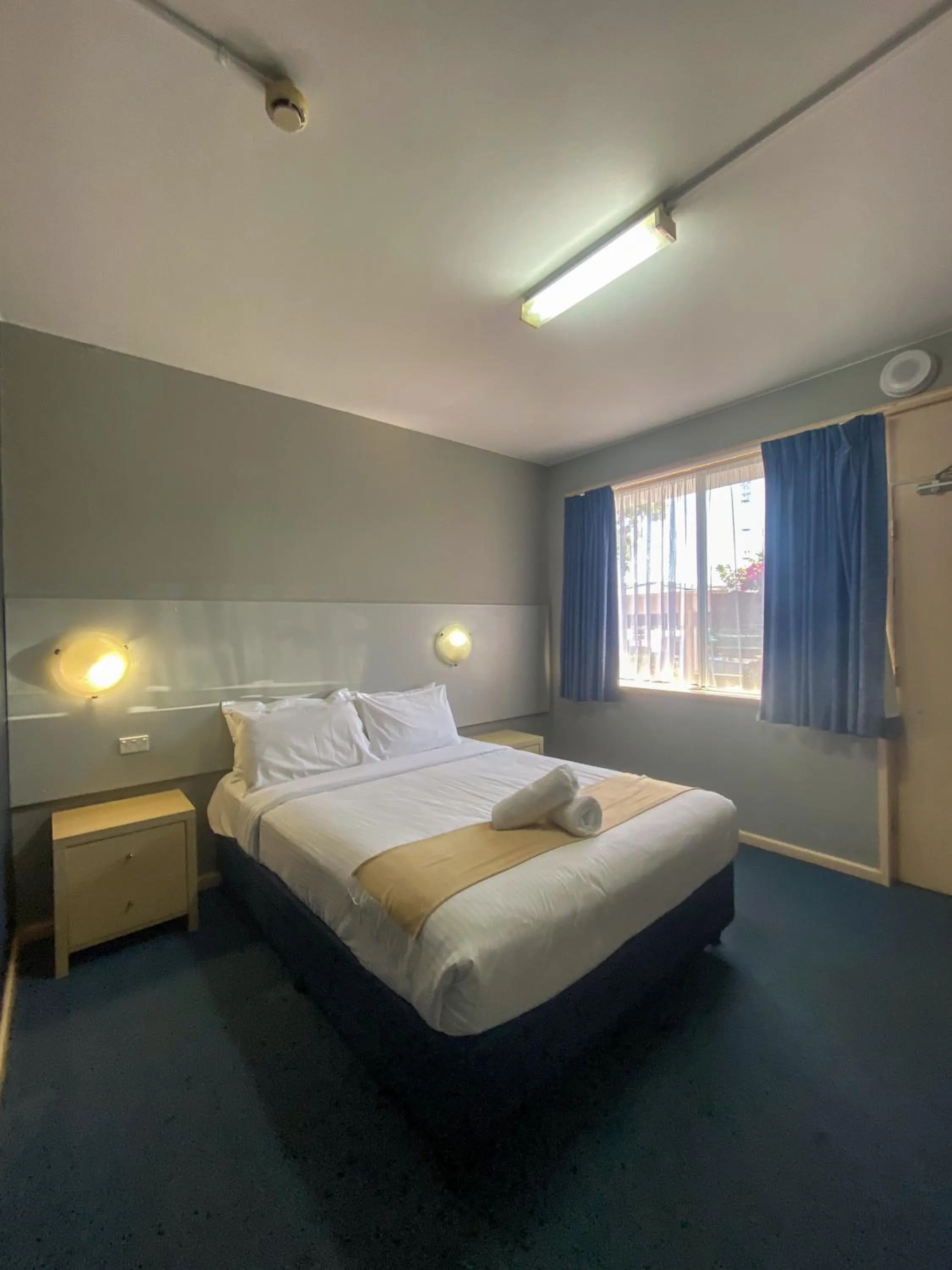 Standard Queen Room in The Palms Motel- Formerly Flinders Motel