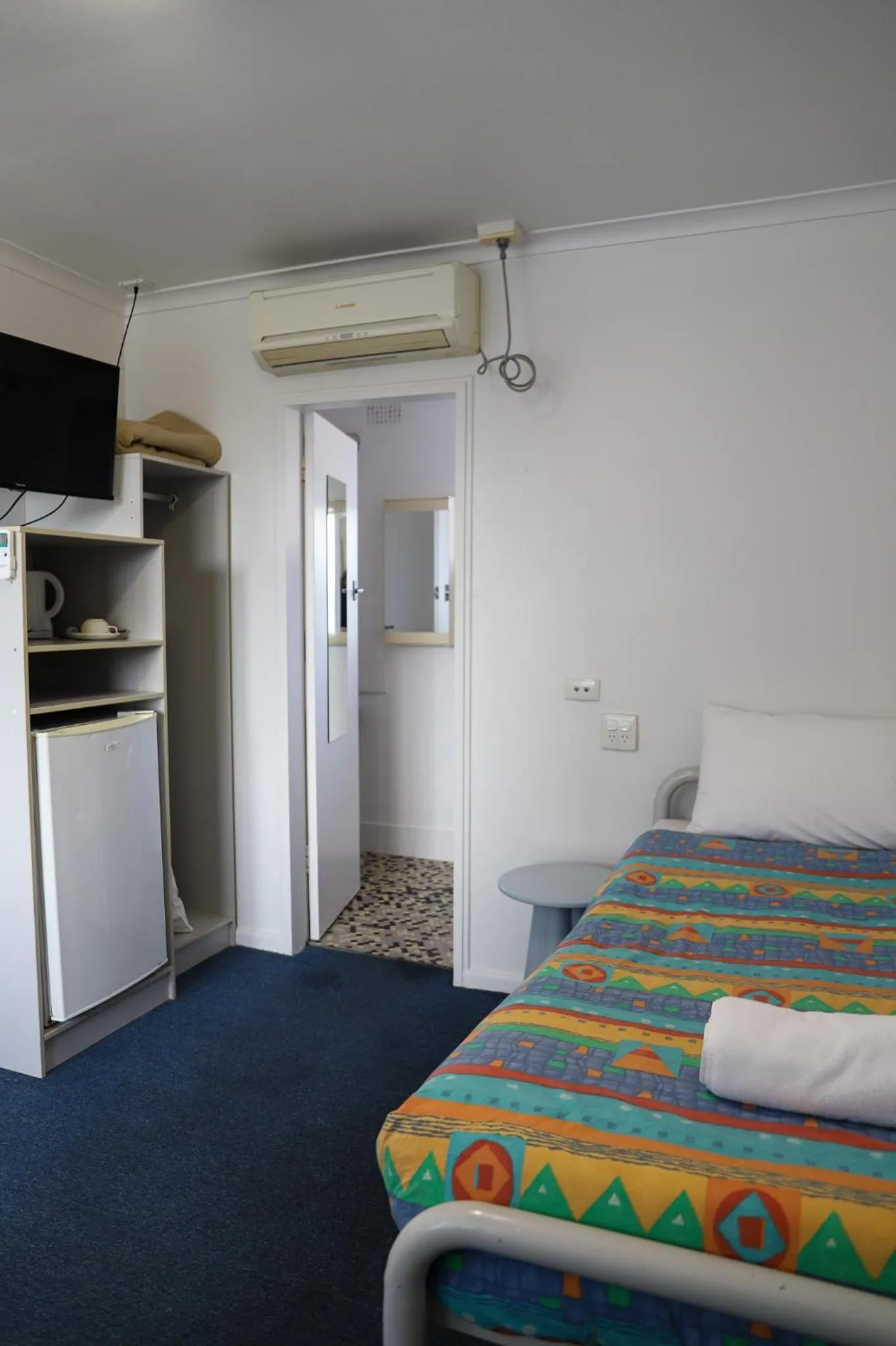 Bed in The Palms Motel- Formerly Flinders Motel