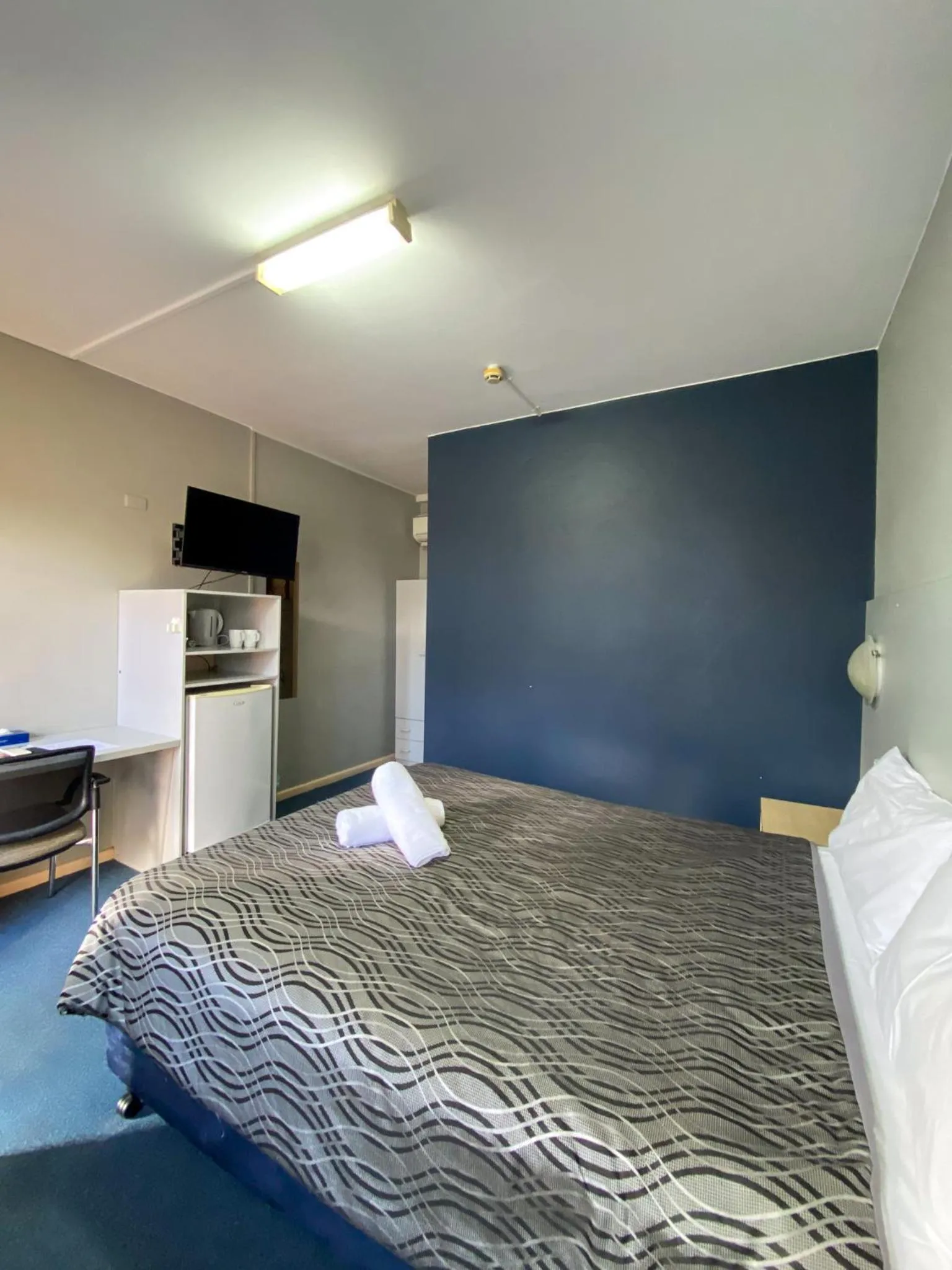 Bed in The Palms Motel- Formerly Flinders Motel