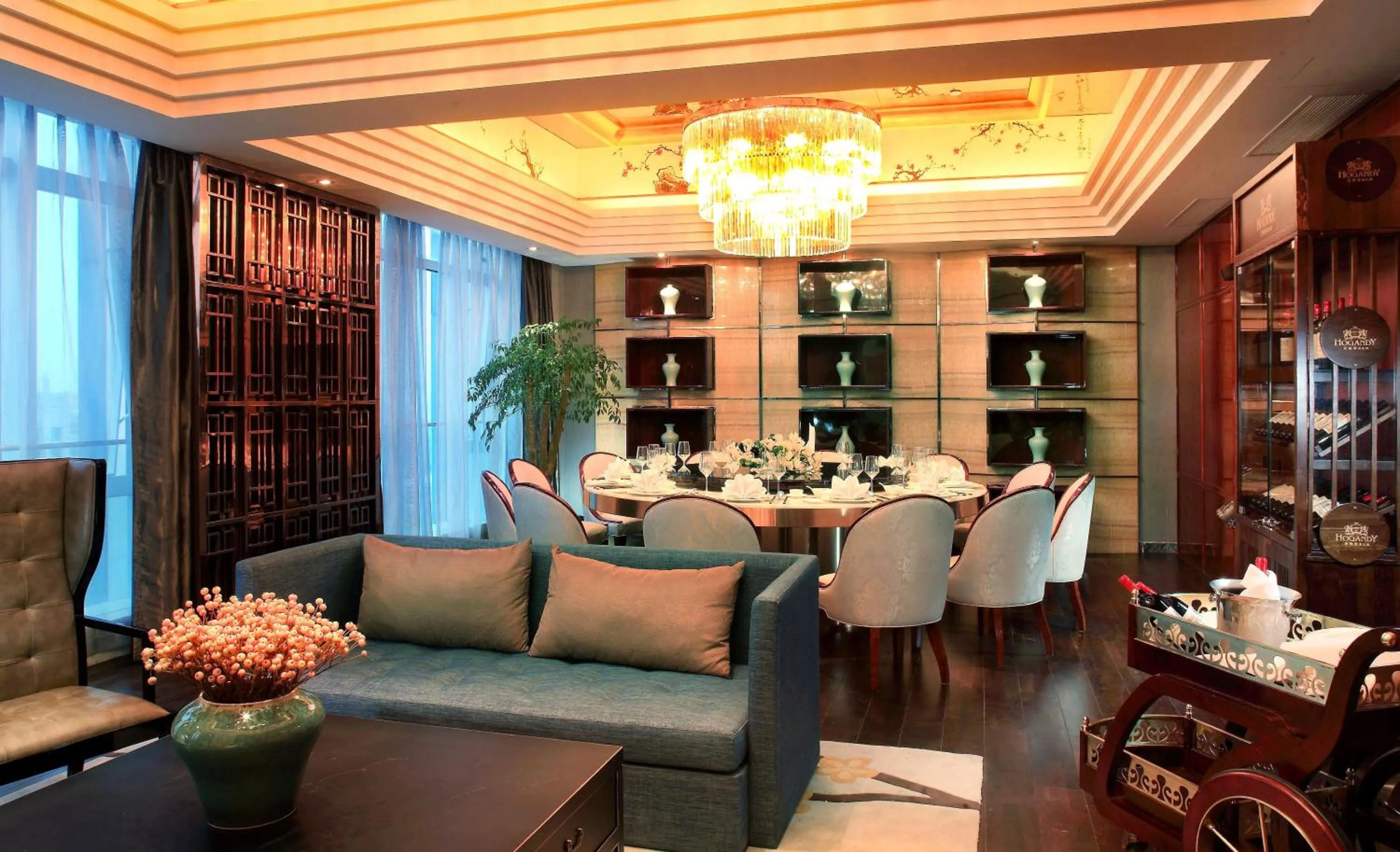 Restaurant/places to eat in Crowne Plaza Taizhou by IHG