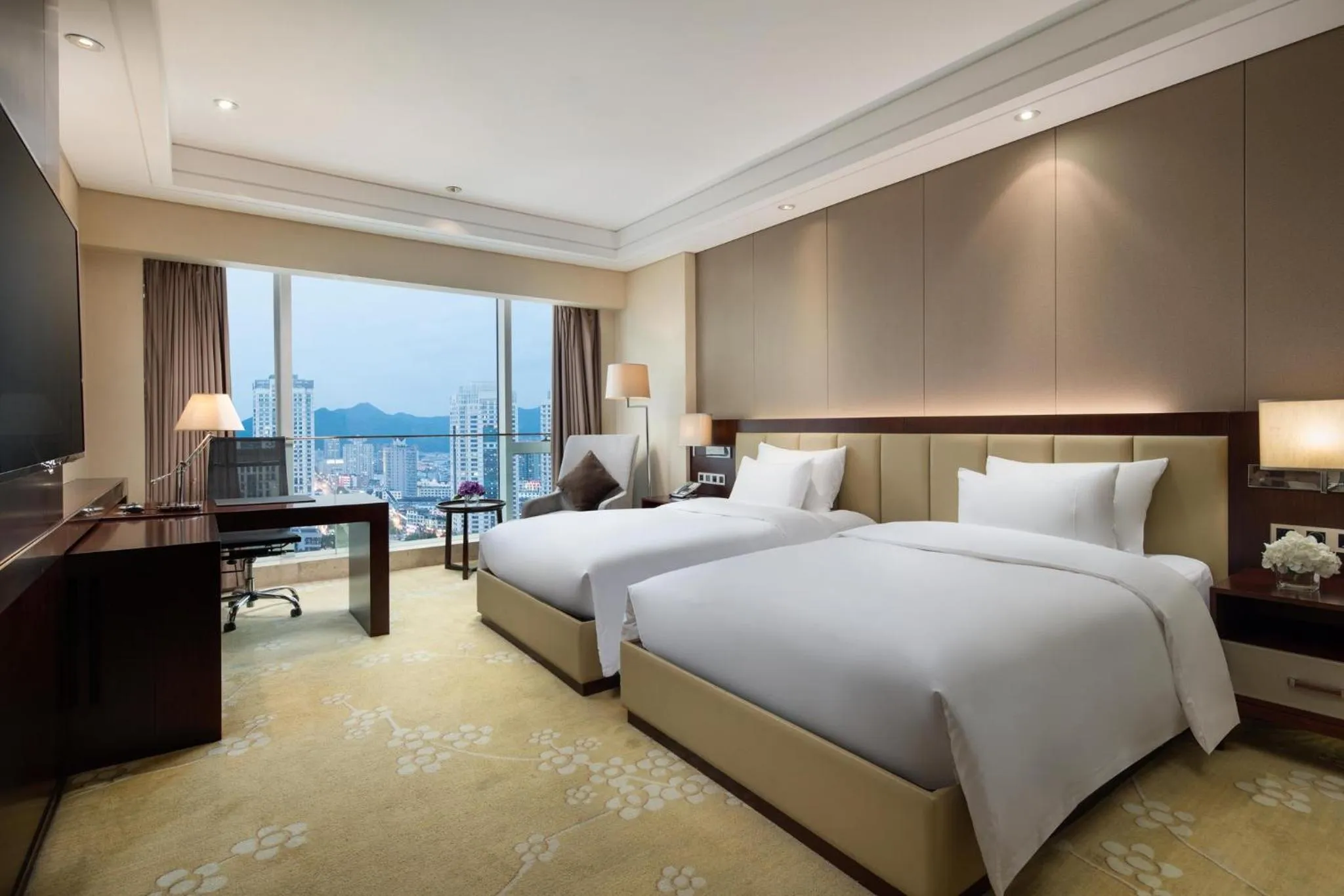 Photo of the whole room in Crowne Plaza Taizhou by IHG