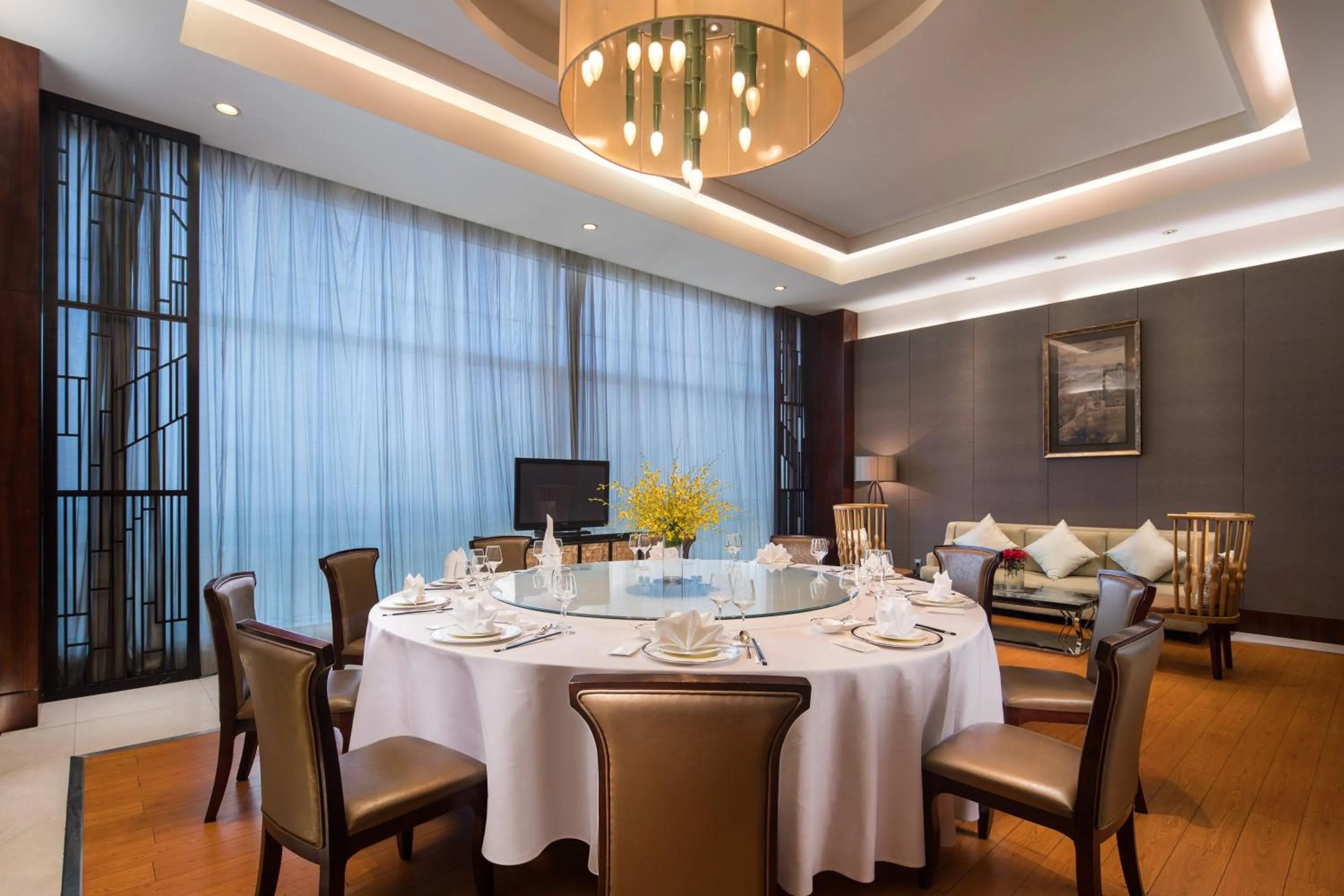 Restaurant/places to eat in Crowne Plaza Taizhou by IHG