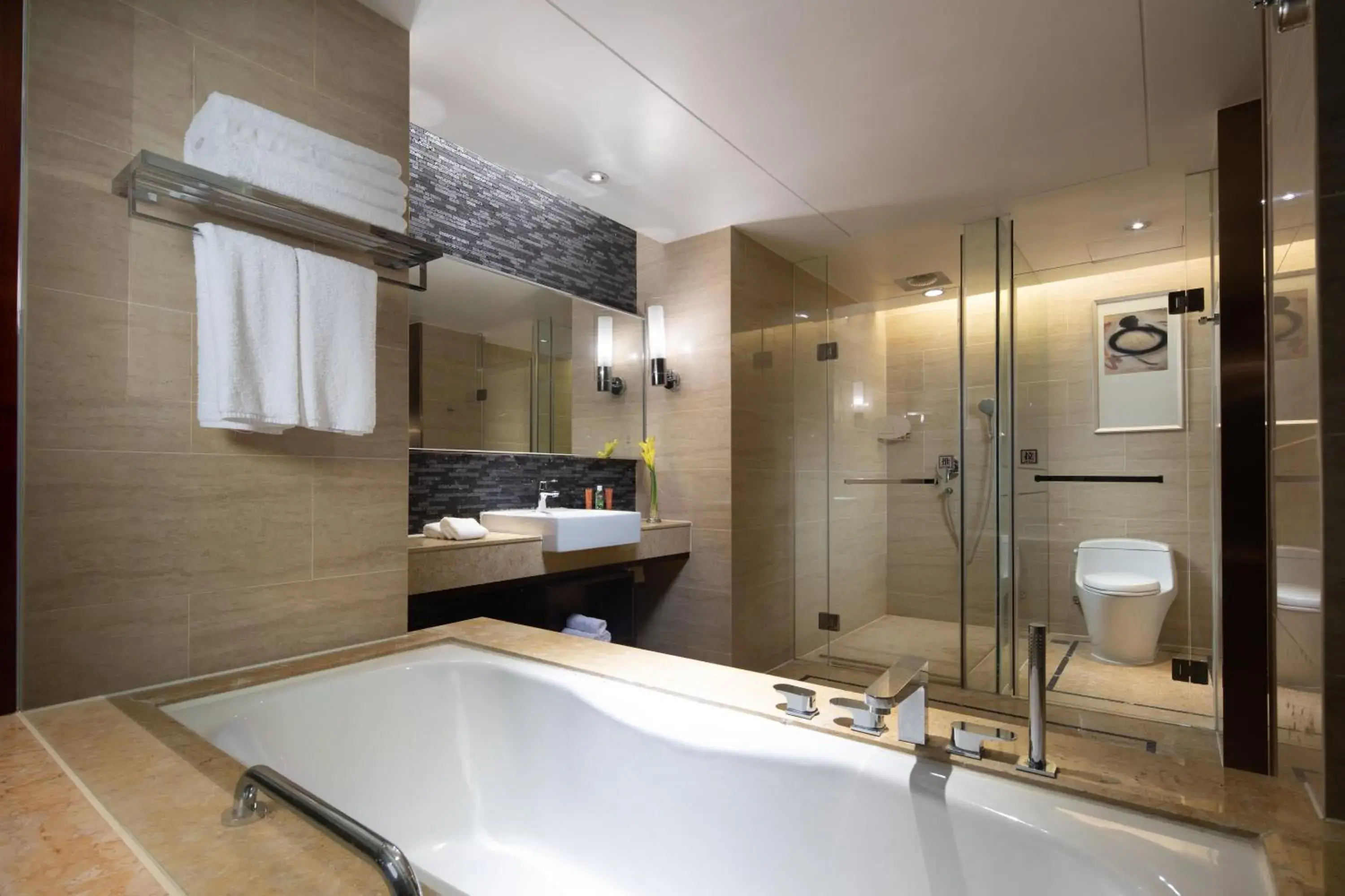 Standard King Room in Crowne Plaza Taizhou by IHG Standard King Room in Crowne Plaza Taizhou by IHG