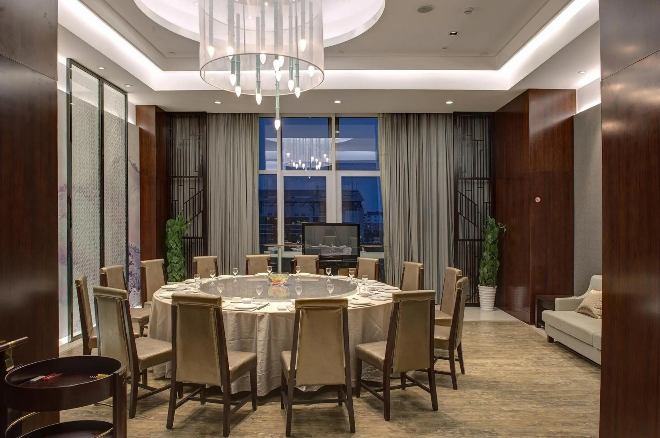 Restaurant/places to eat in Crowne Plaza Taizhou by IHG