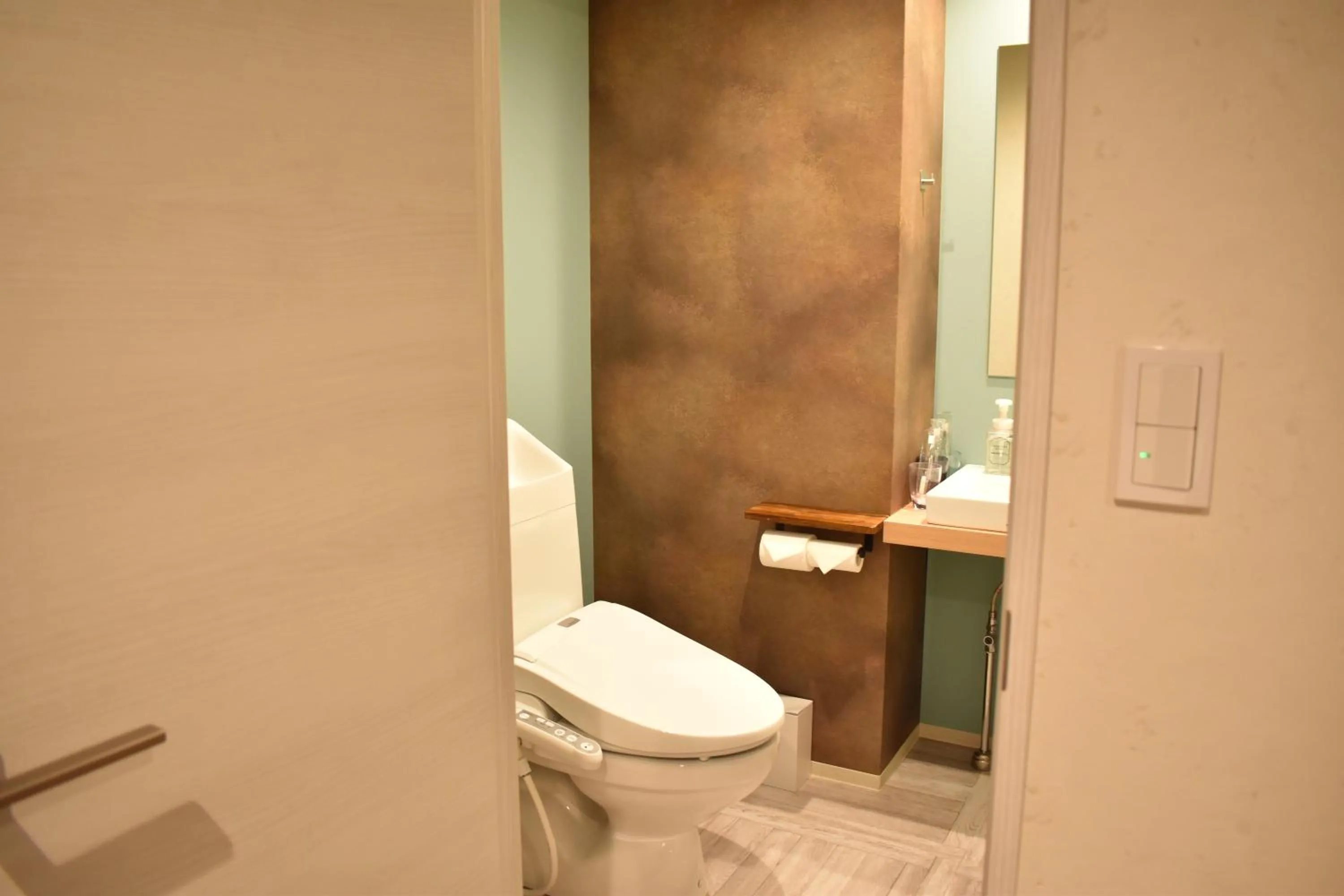 Toilet in Shinsaibashi House