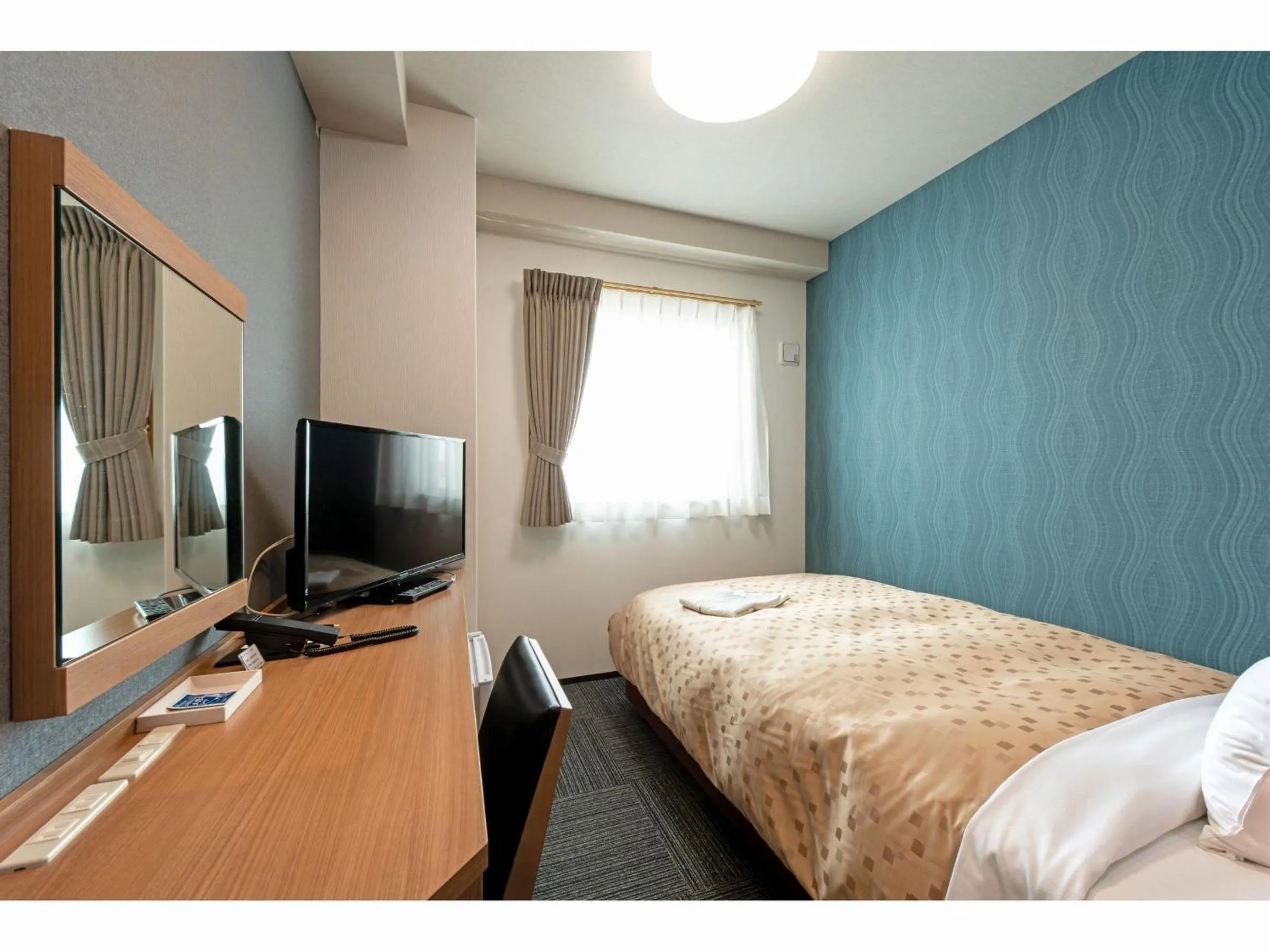 Photo of the whole room, Bed in Amagasaki Plaza Hotel Hanshin Amagasaki