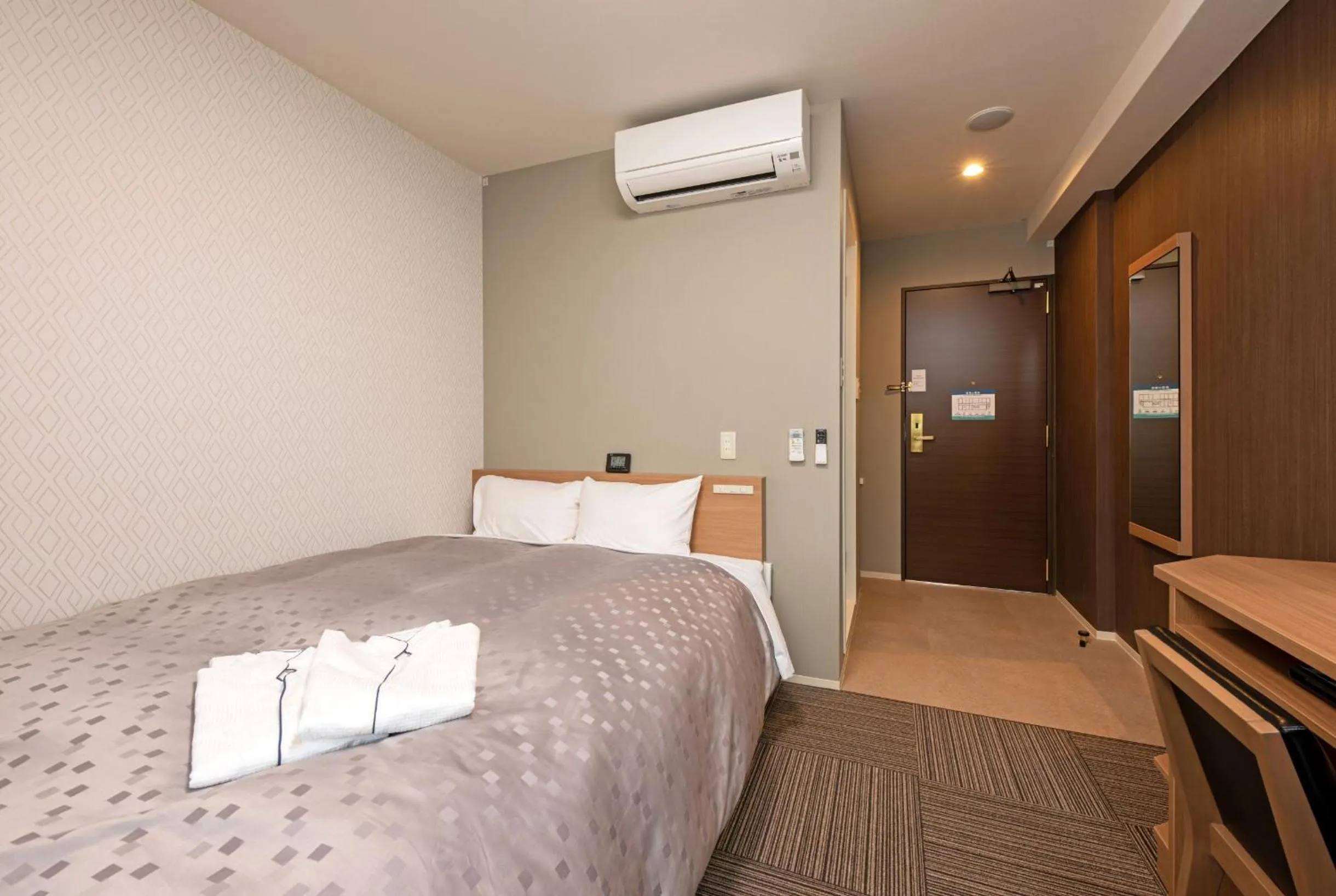 Standard Double Room with Small Double Bed - Non-Smoking in Amagasaki Plaza Hotel Hanshin Amagasaki