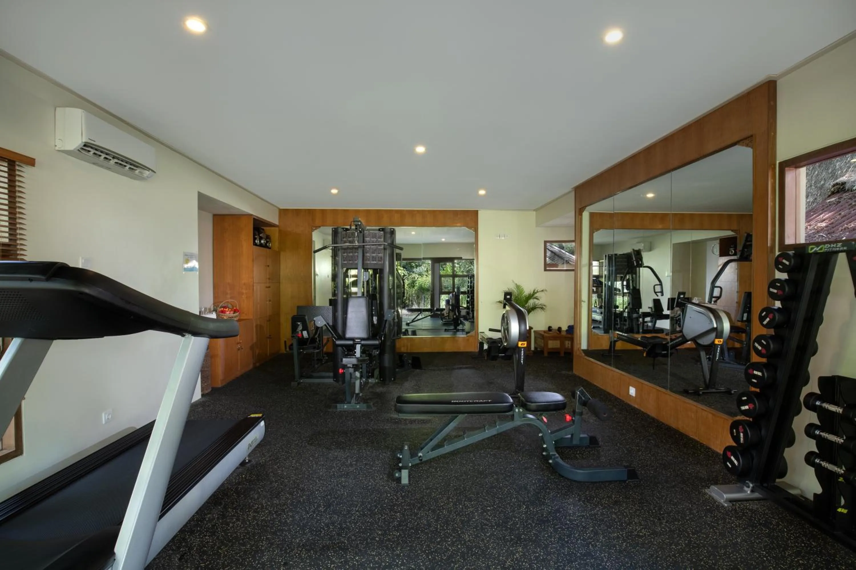 Fitness centre/facilities in Sempiak Seaside Resort