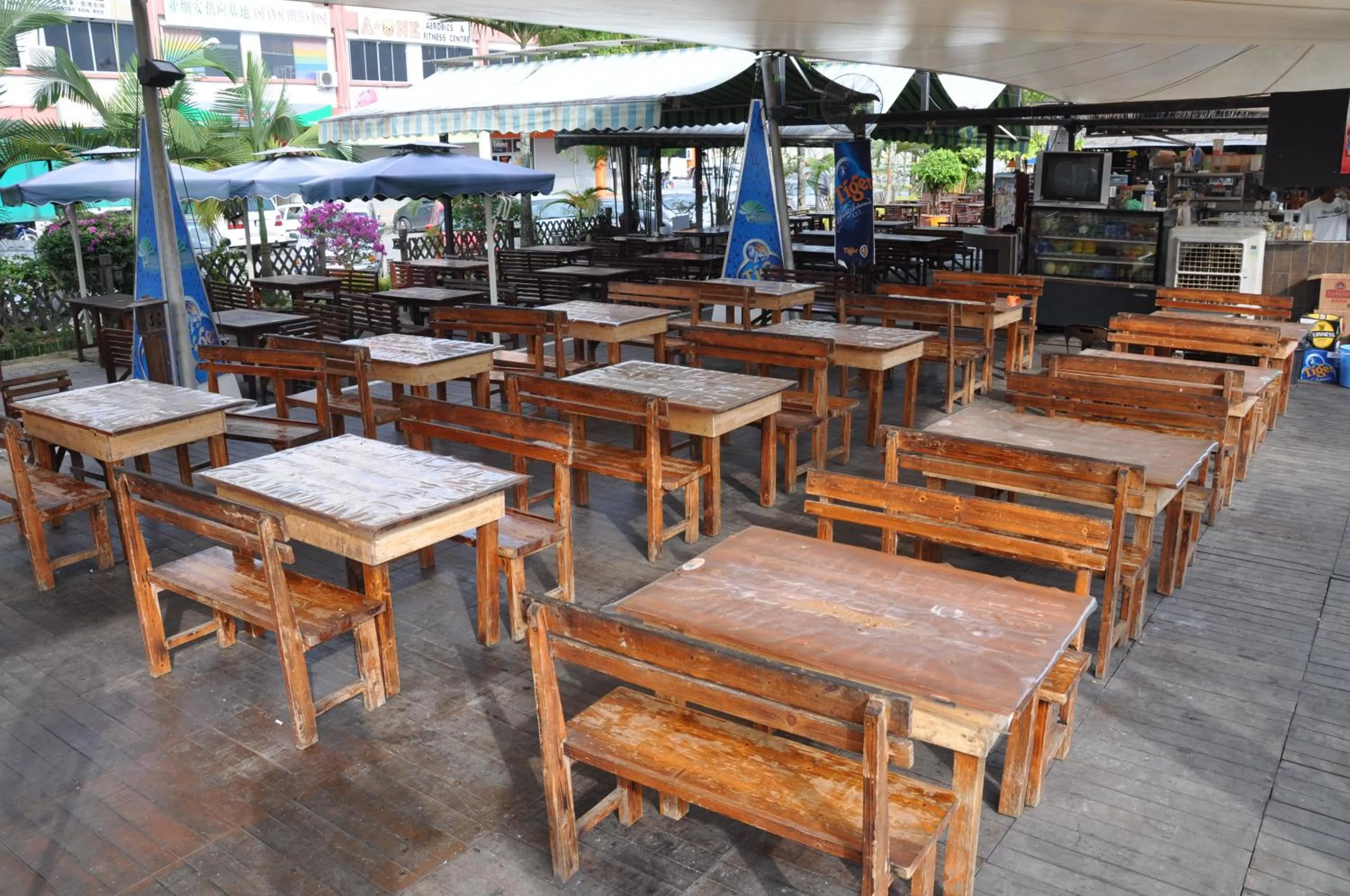 Restaurant/places to eat in Salim Inn