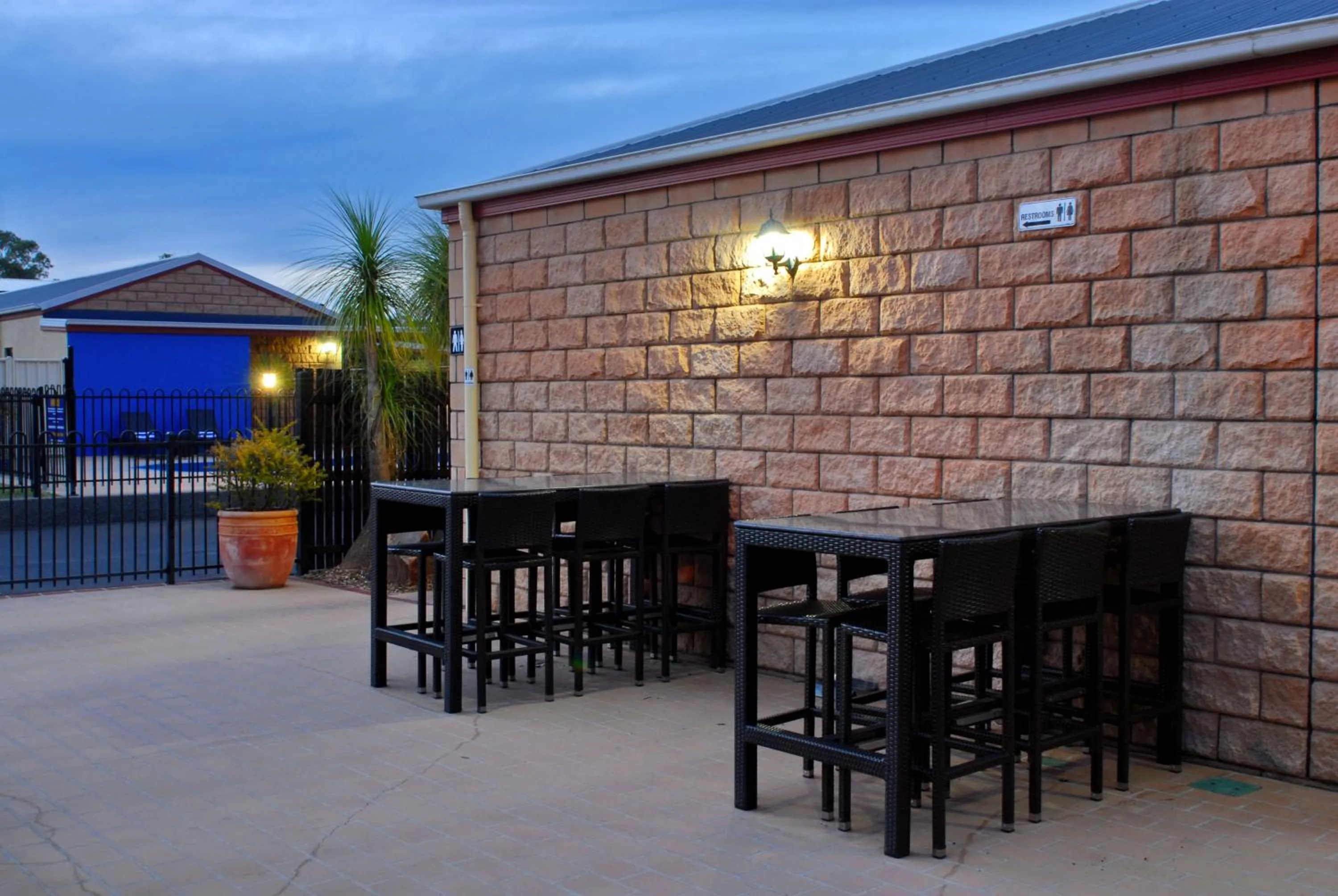Patio in Best Western Ascot Lodge Motor Inn