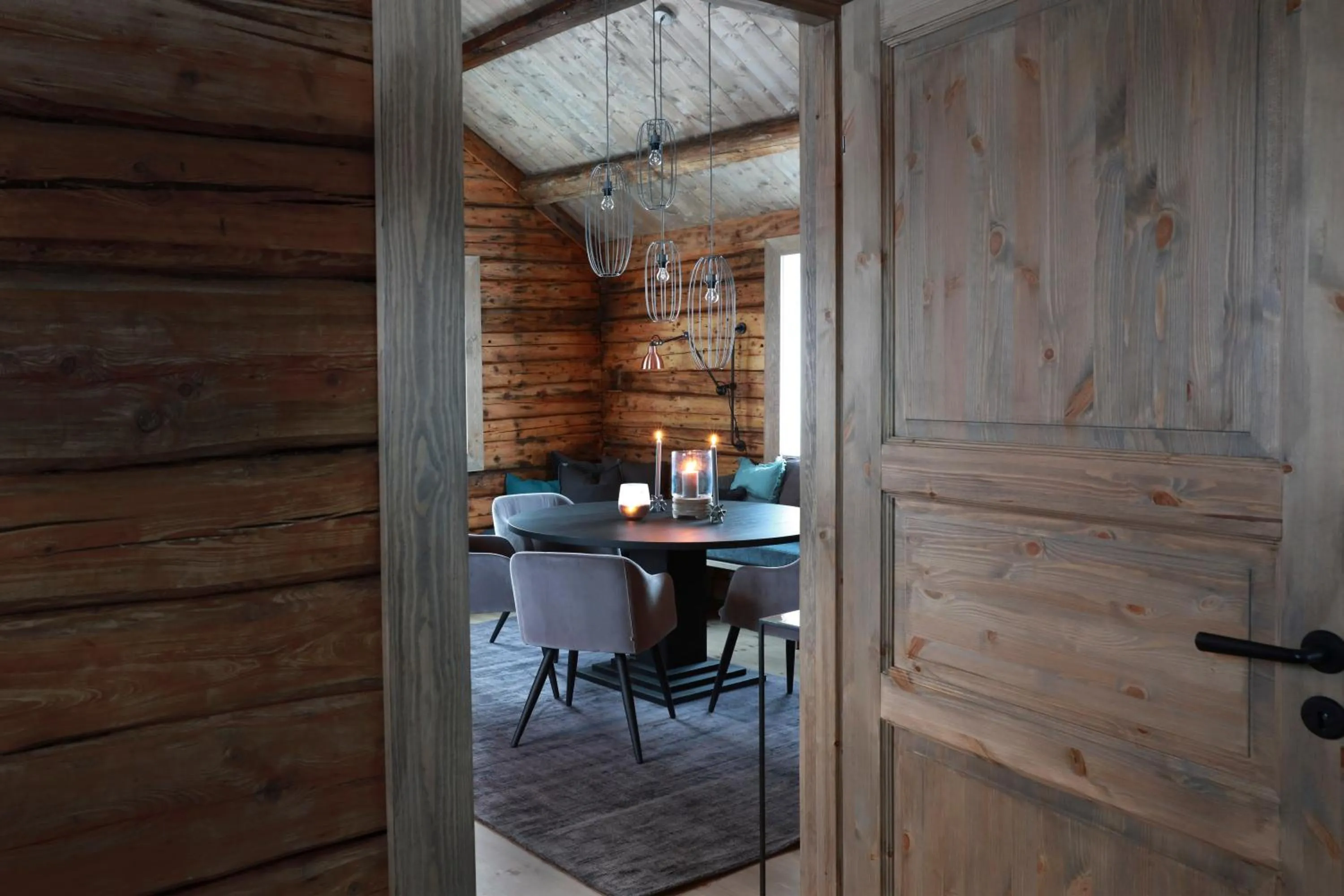 Dining area in Solsiden Brygge Rorbuer