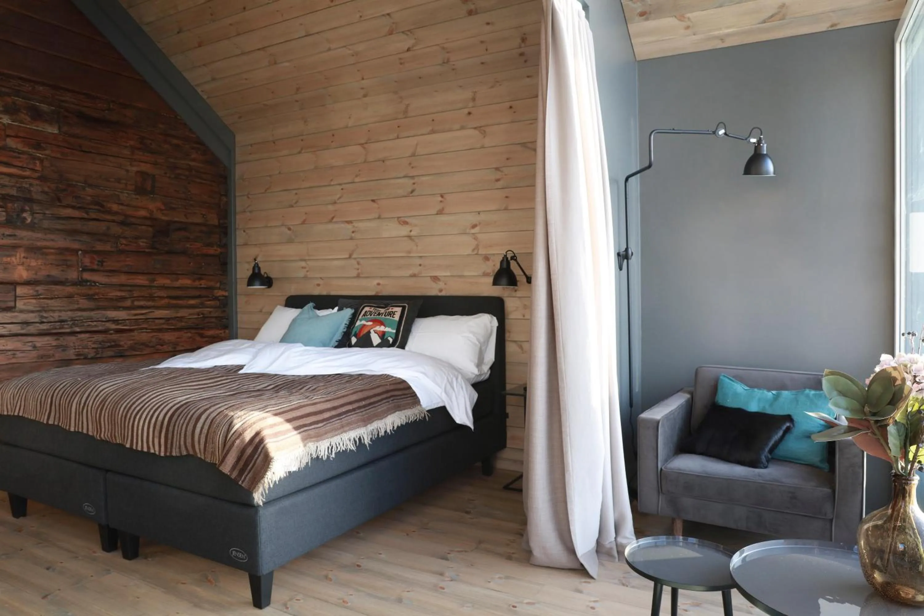 Photo of the whole room, Bed in Solsiden Brygge Rorbuer