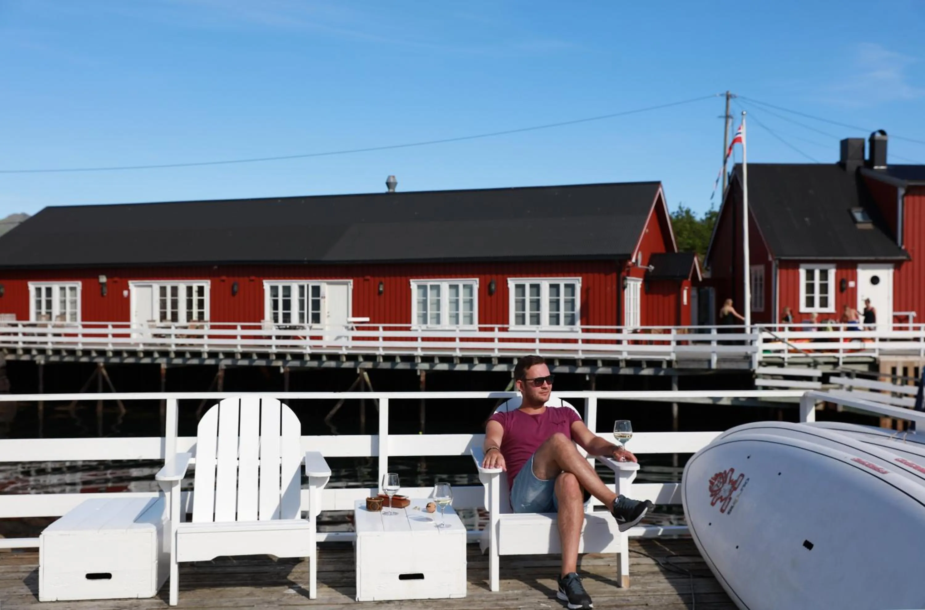 Communal lounge/ TV room in Solsiden Brygge Rorbuer