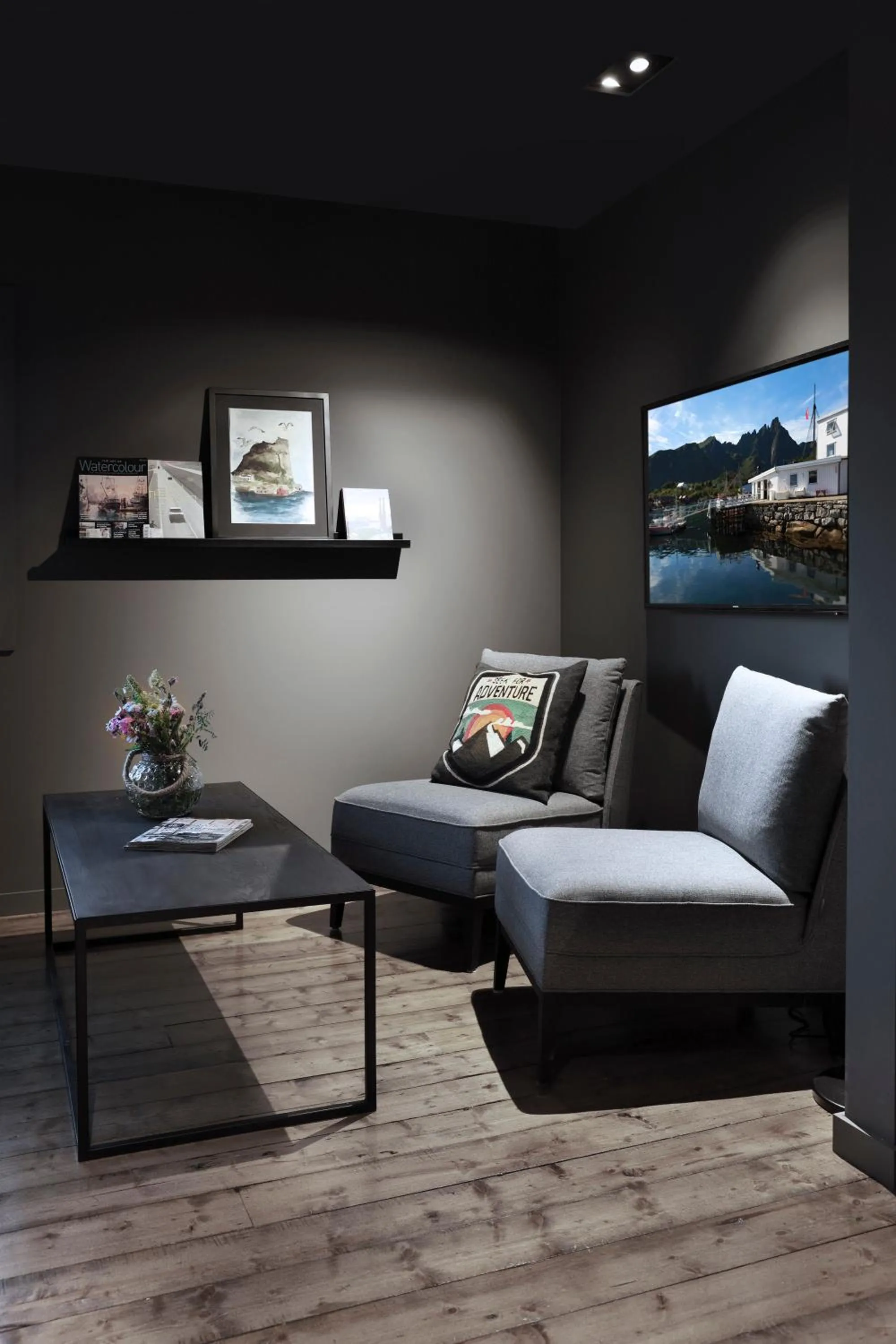 Seating area in Solsiden Brygge Rorbuer